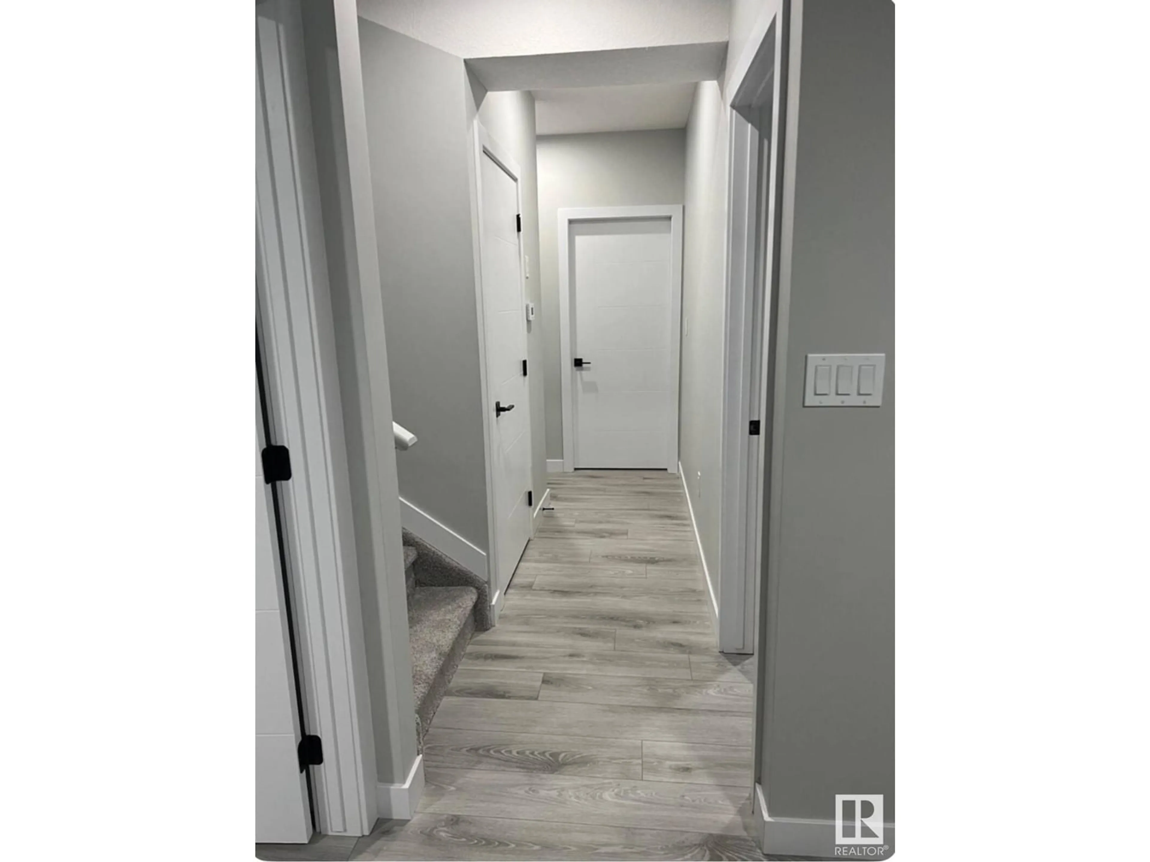 Indoor entryway for 17124 68 ST NW, Edmonton Alberta T5Z0W3