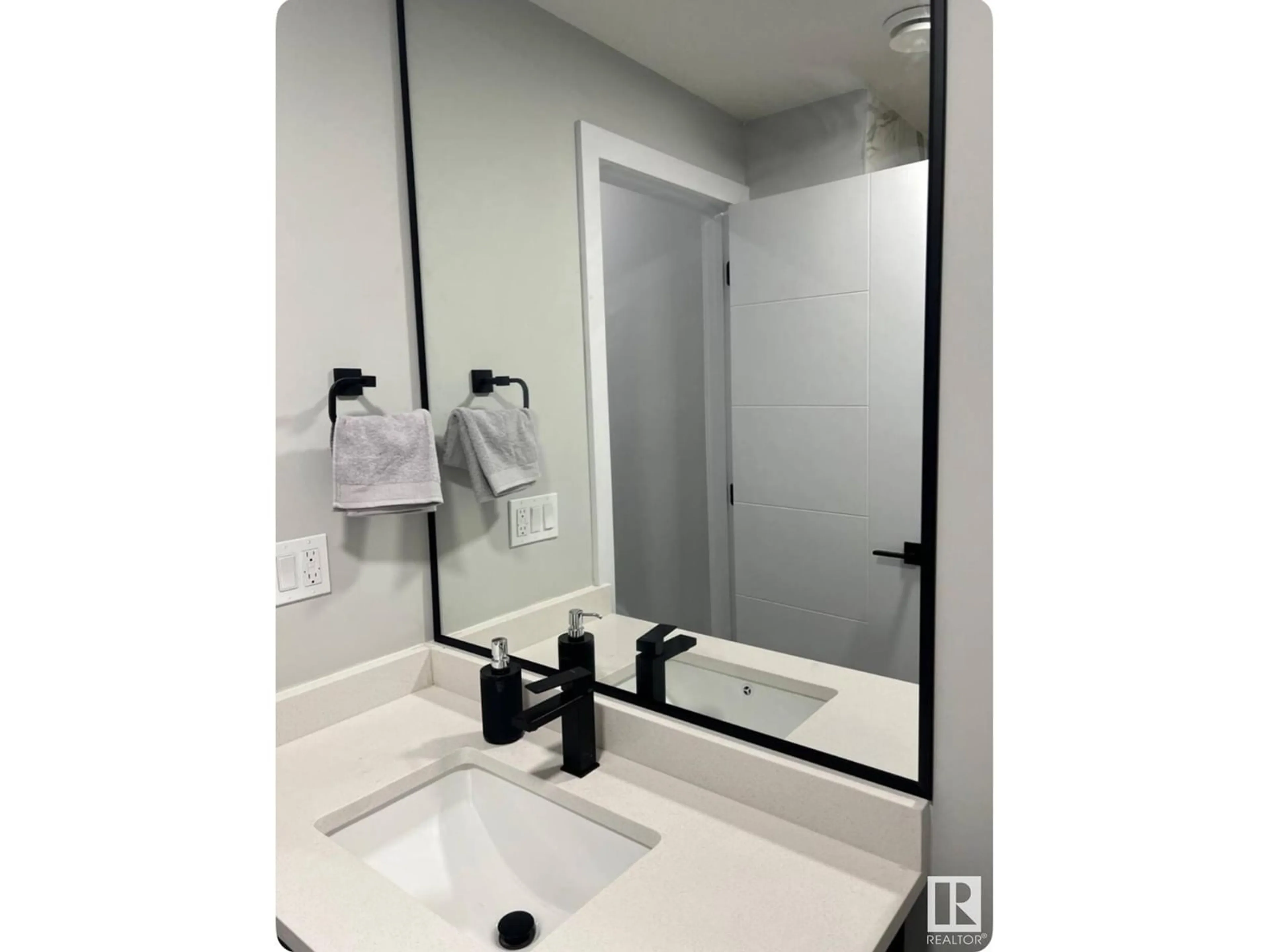 Standard bathroom, unknown for 17124 68 ST NW, Edmonton Alberta T5Z0W3