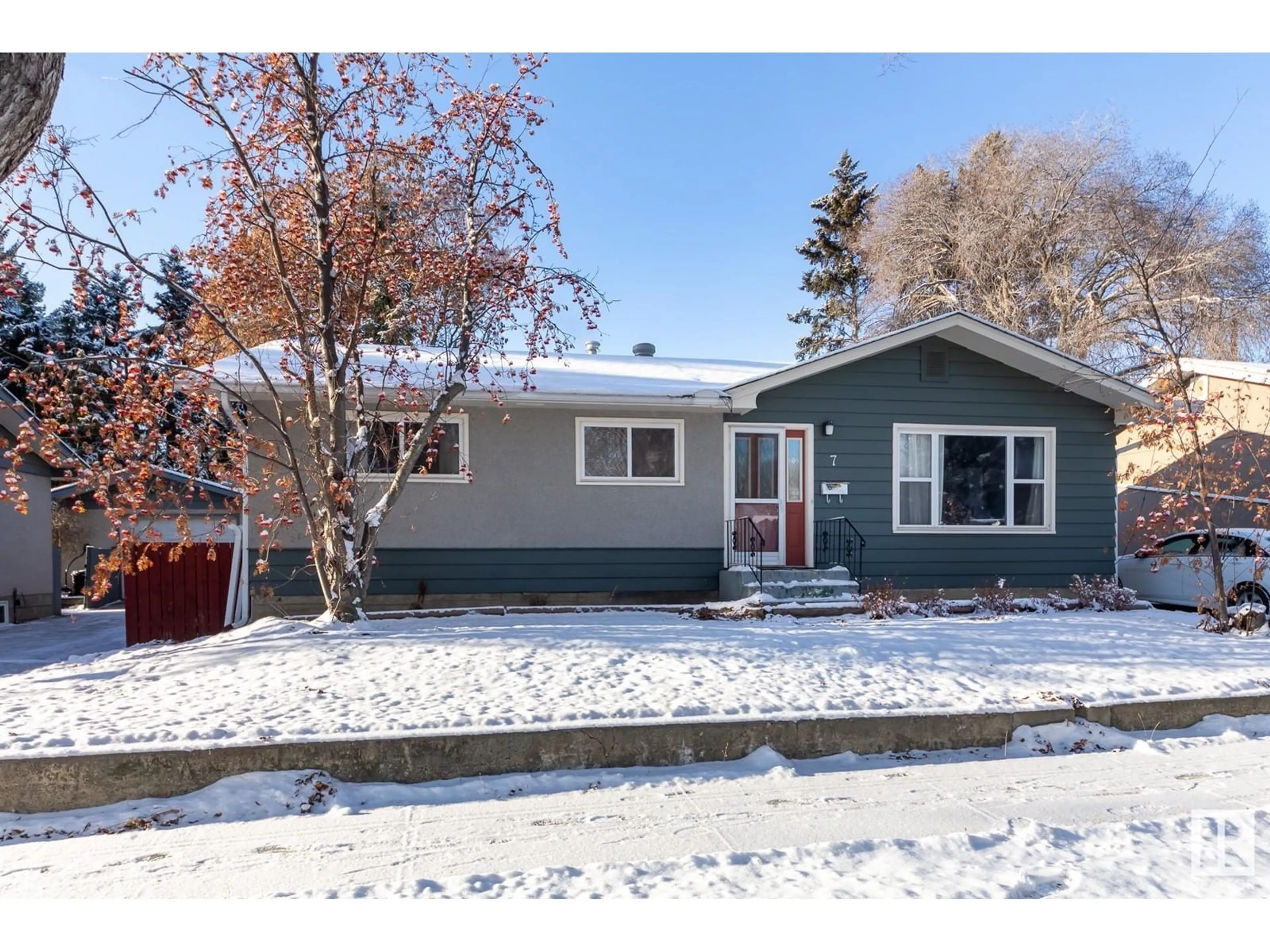 Frontside or backside of a home, cottage for 7 GORDON CR, St. Albert Alberta T8N0V5