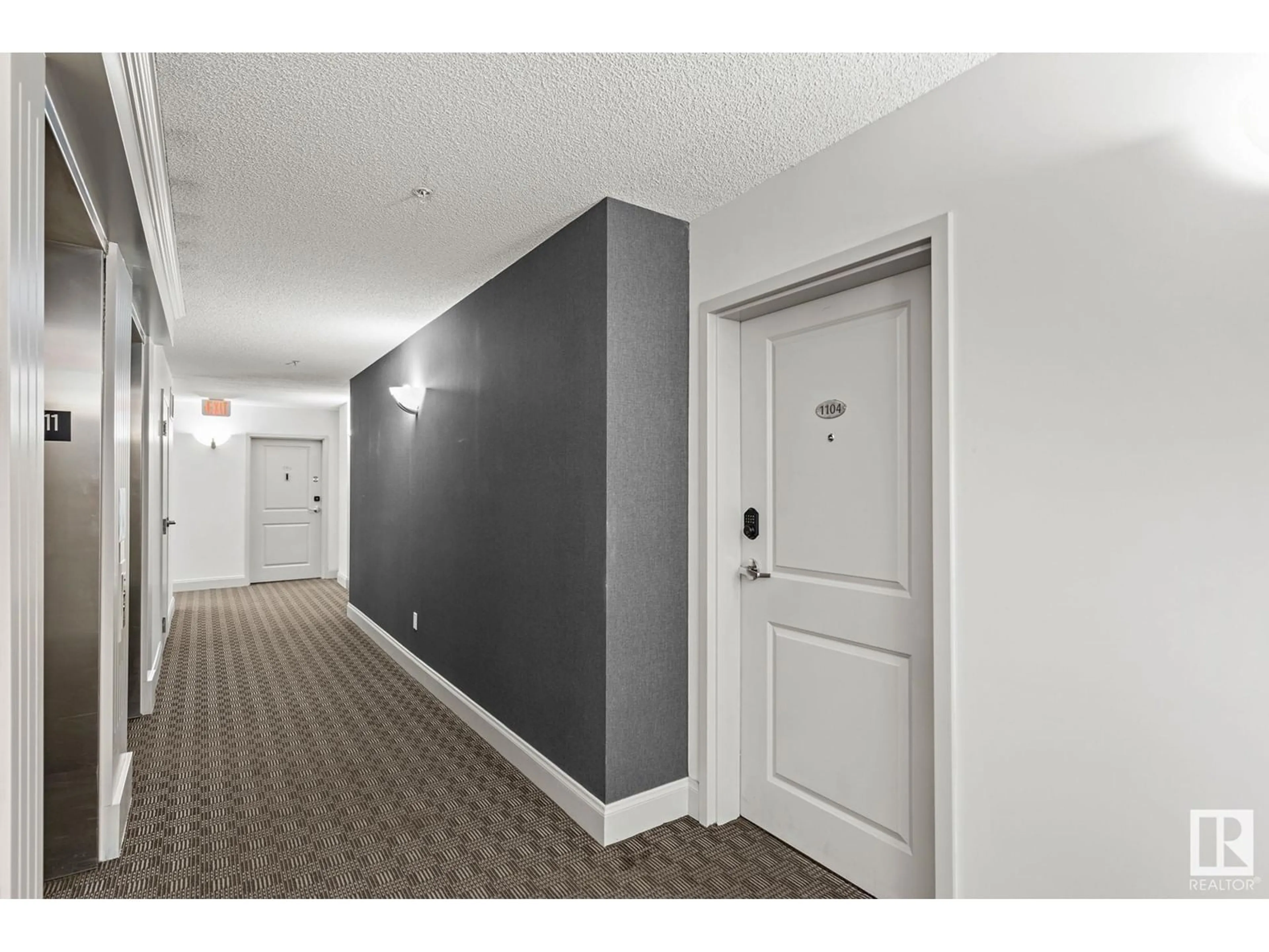 Indoor foyer, carpet floors for #1104 9819 104 Street NW, Edmonton Alberta T5K0Y8