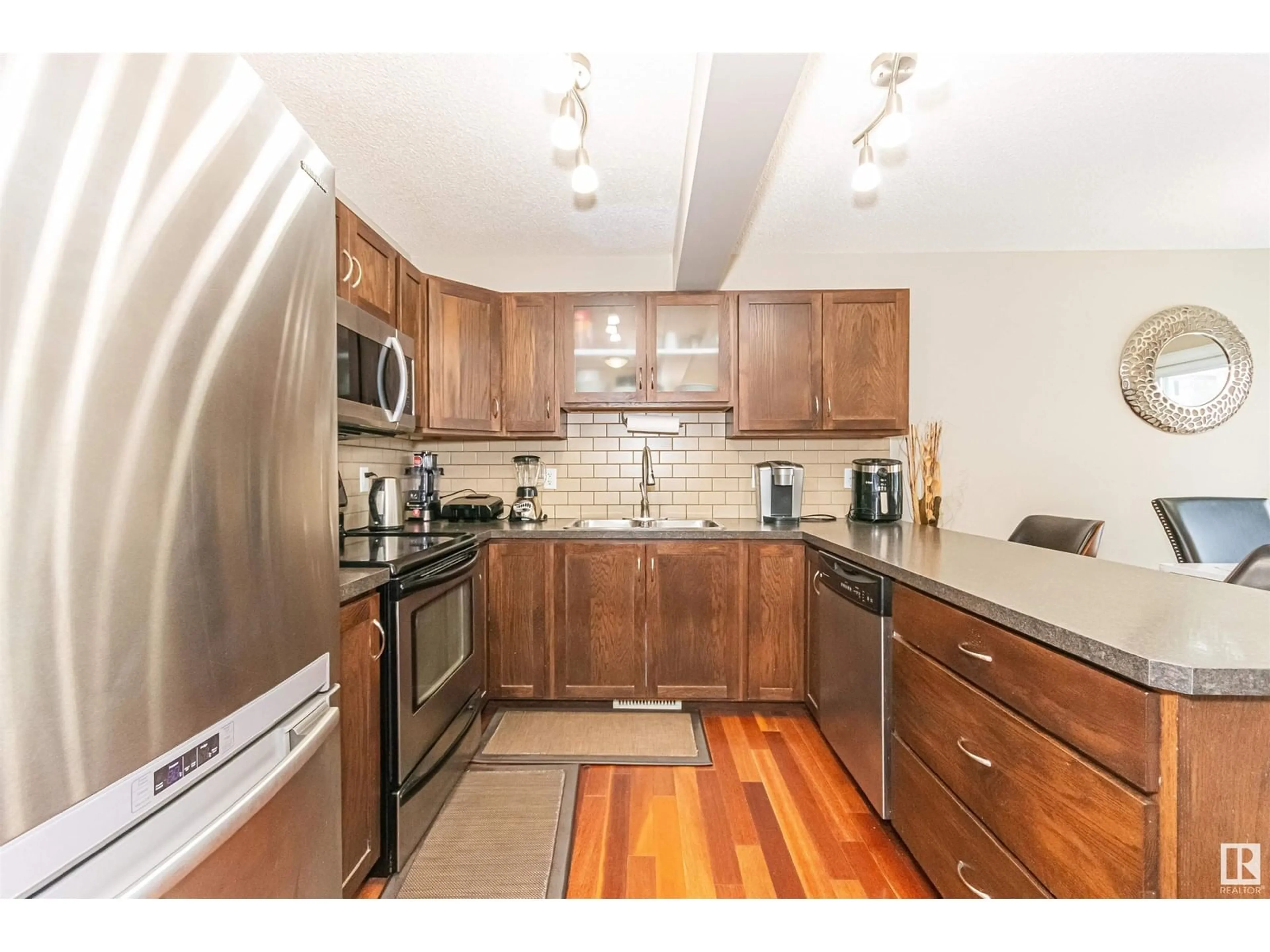 Standard kitchen, wood floors for 21305 46 AV NW, Edmonton Alberta T6M0G8