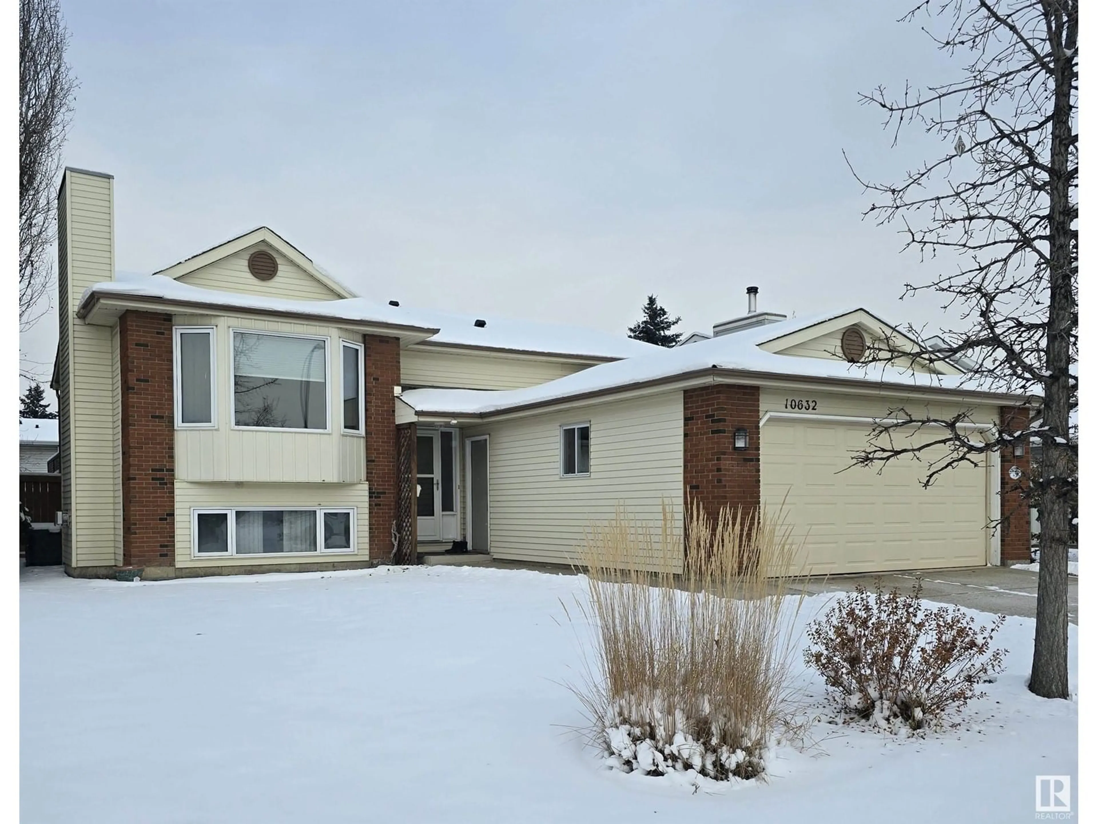 Frontside or backside of a home, the street view for 10632 10 AV NW, Edmonton Alberta T6J6J1