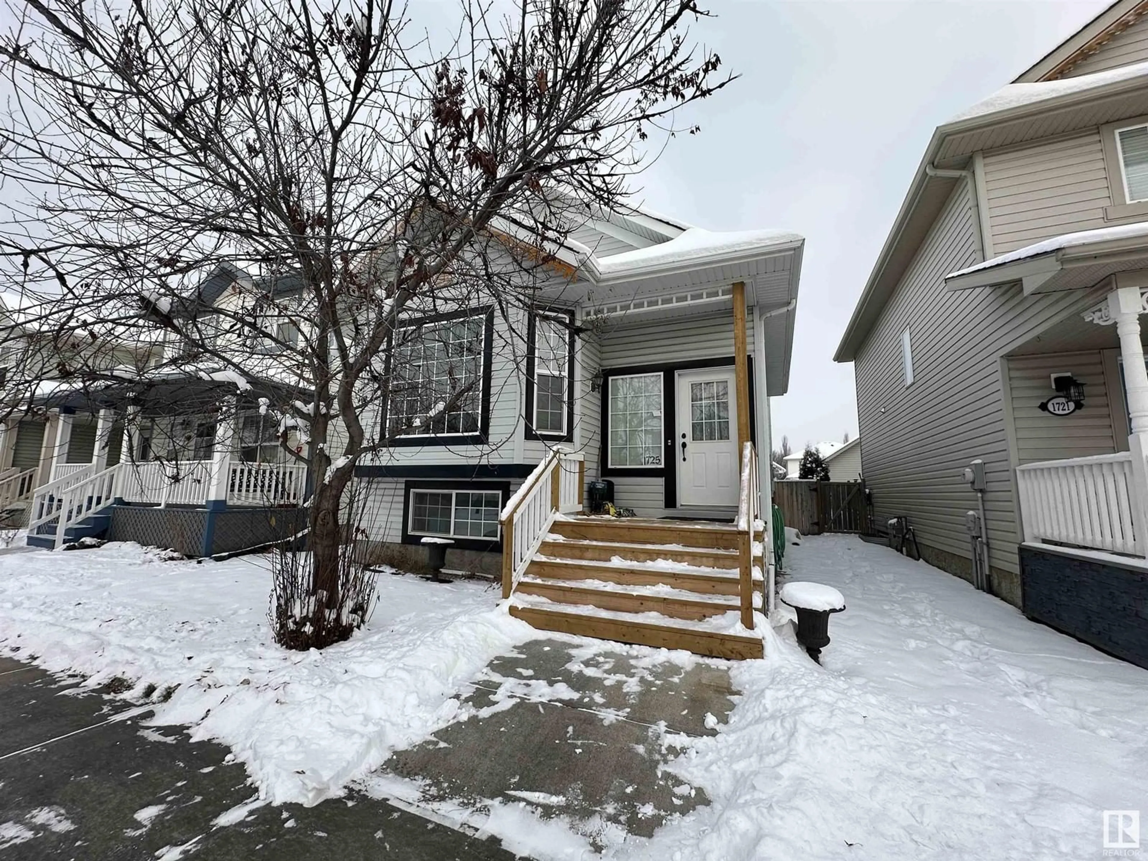 Frontside or backside of a home, the street view for 1725 TURVEY BEND BN NW, Edmonton Alberta T6R2W7