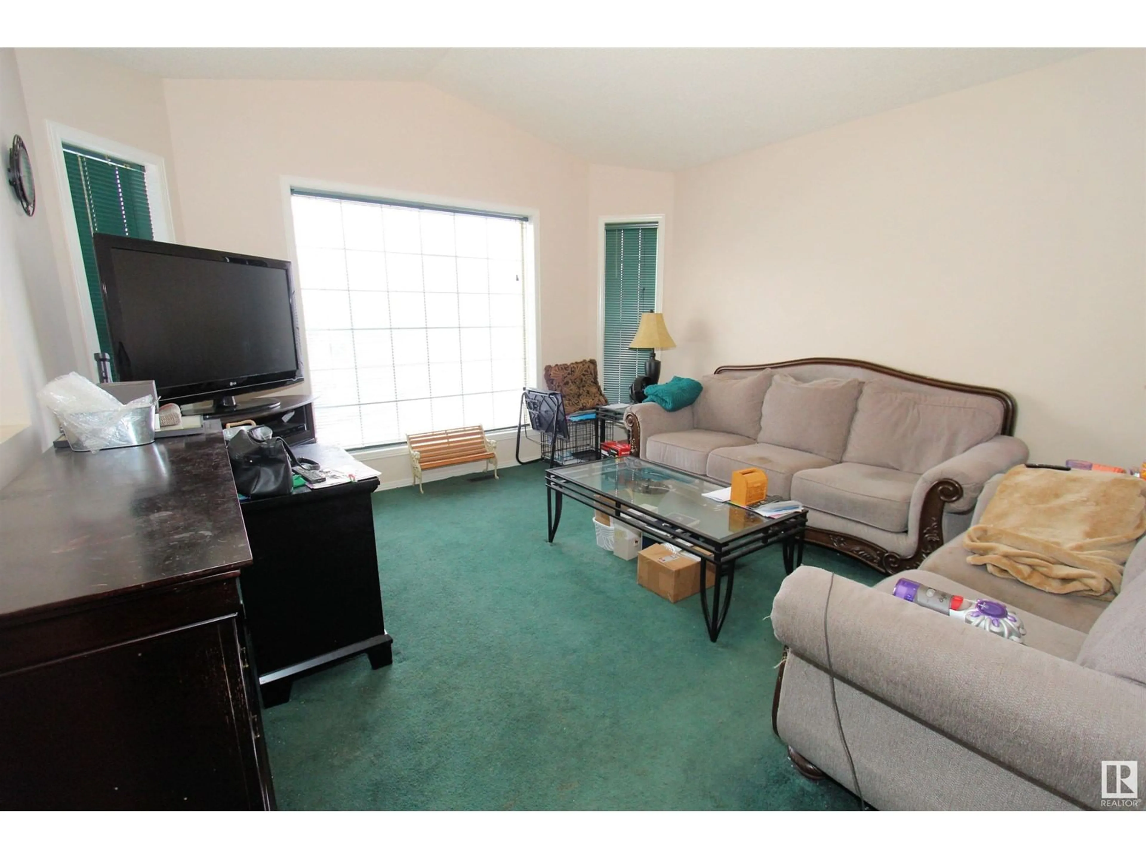 Living room, carpet floors for 1725 TURVEY BEND BN NW, Edmonton Alberta T6R2W7