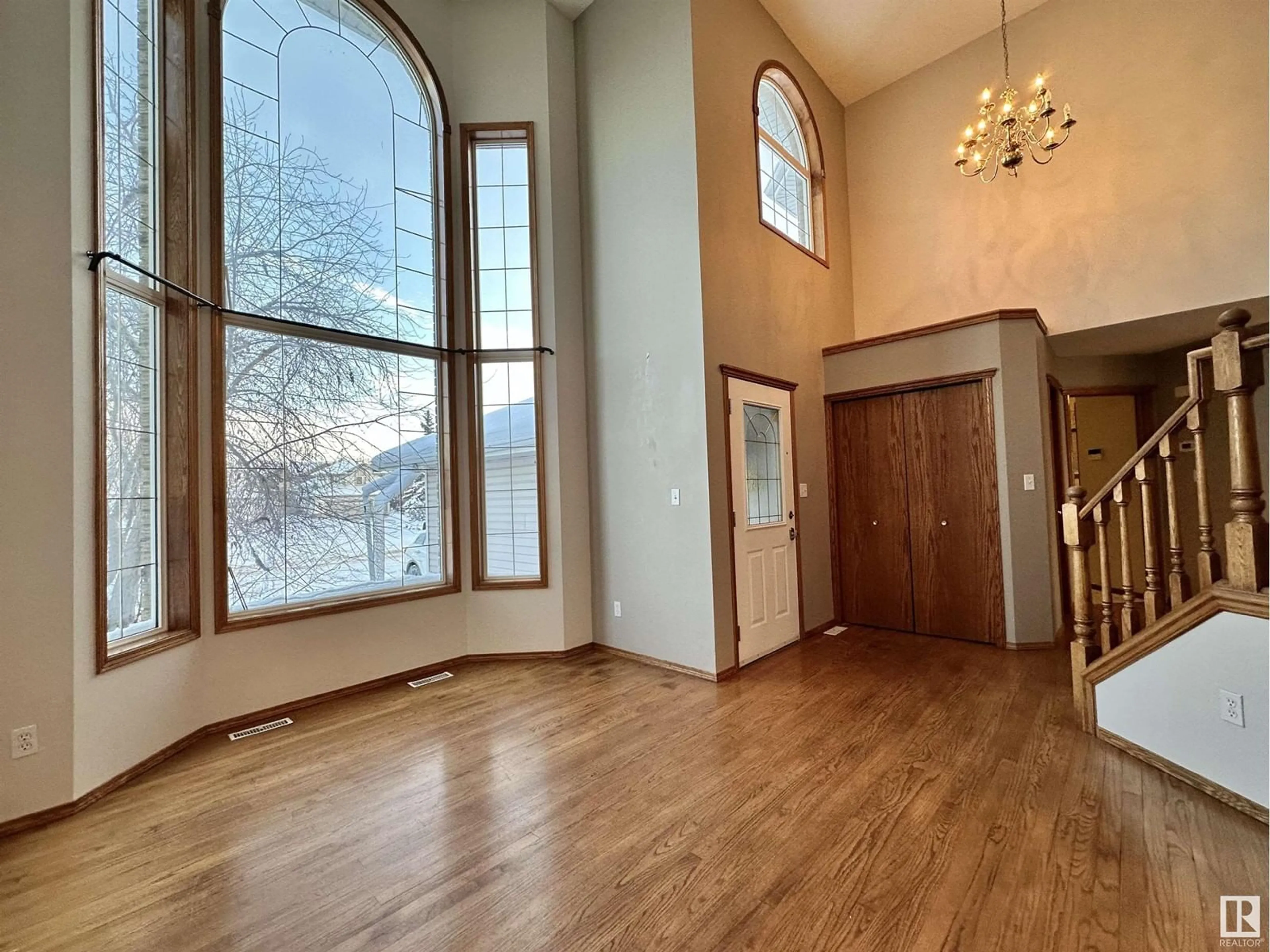 Indoor foyer, wood floors for 12712 HUDSON WY NW, Edmonton Alberta T6V1K6