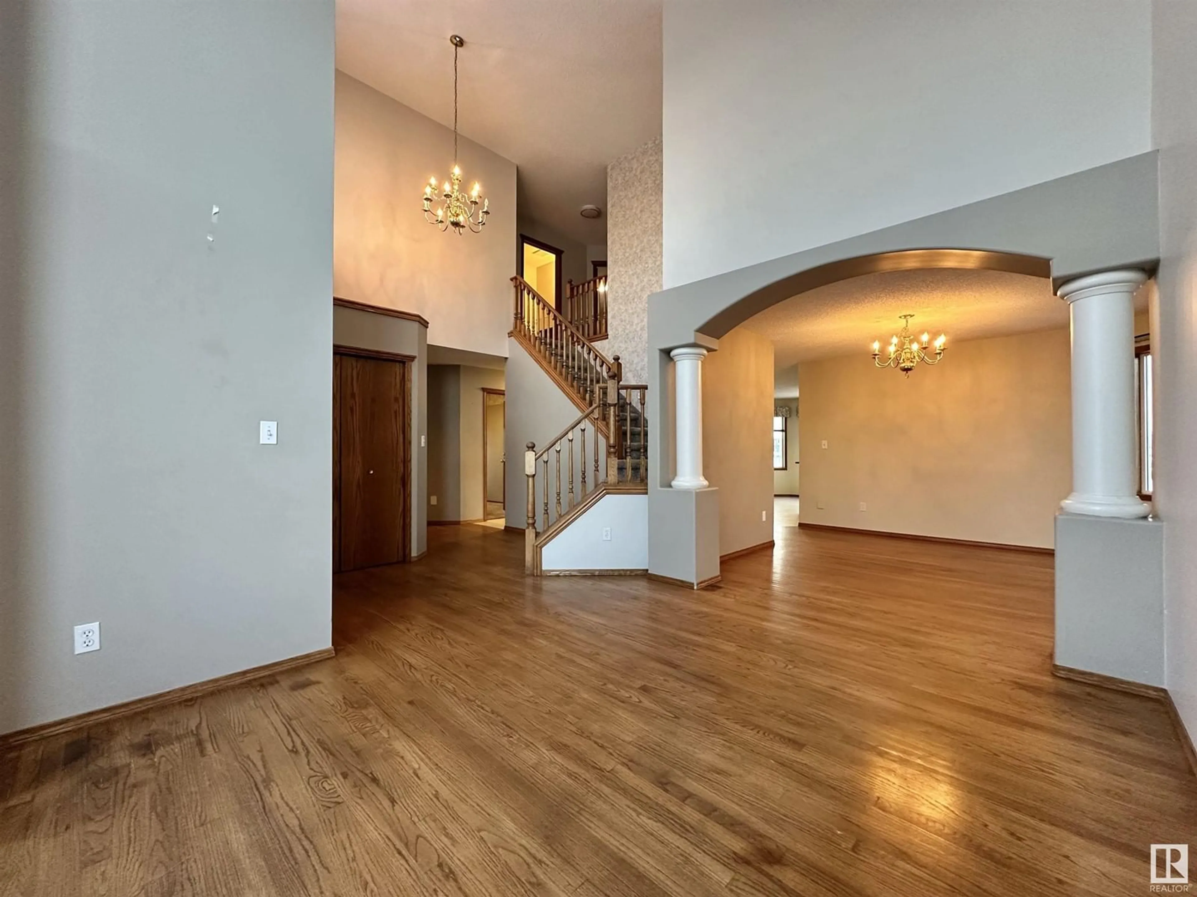 Indoor foyer, wood floors for 12712 HUDSON WY NW, Edmonton Alberta T6V1K6