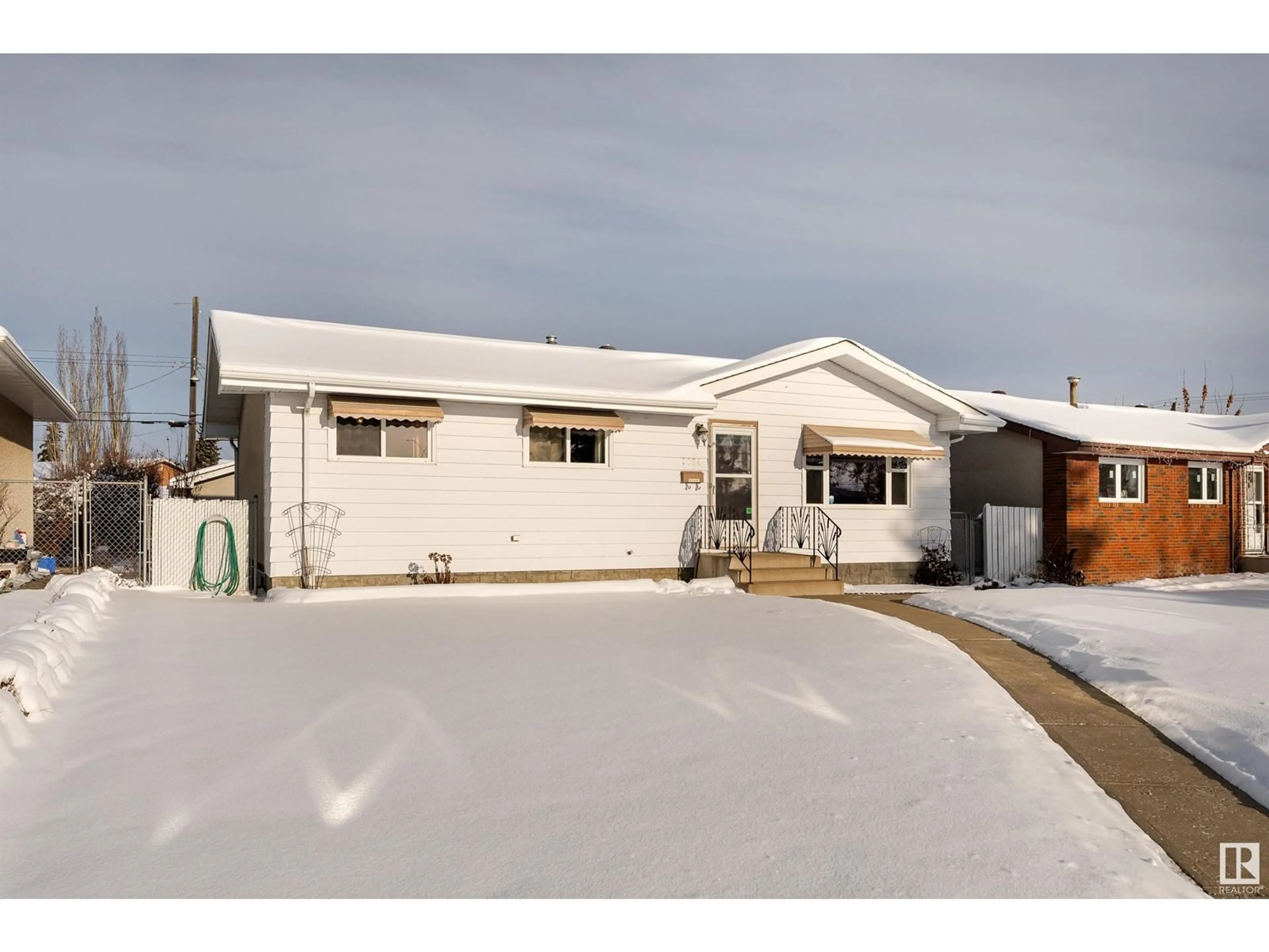 Frontside or backside of a home, the street view for 7224 DELWOOD RD NW, Edmonton Alberta T5C3A7