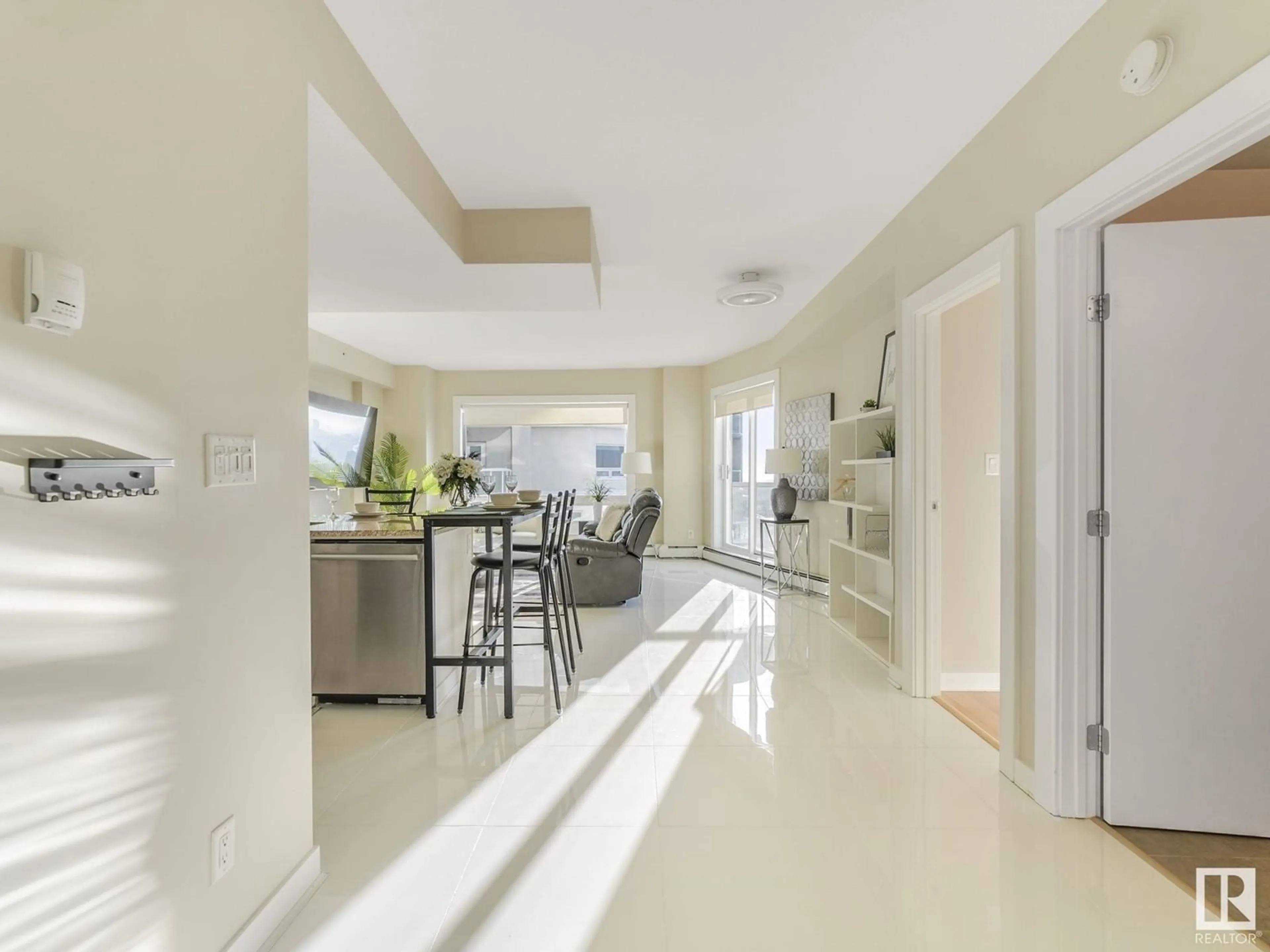 Indoor entryway, ceramic floors for #2705 10152 104 ST NW, Edmonton Alberta T5J0B6