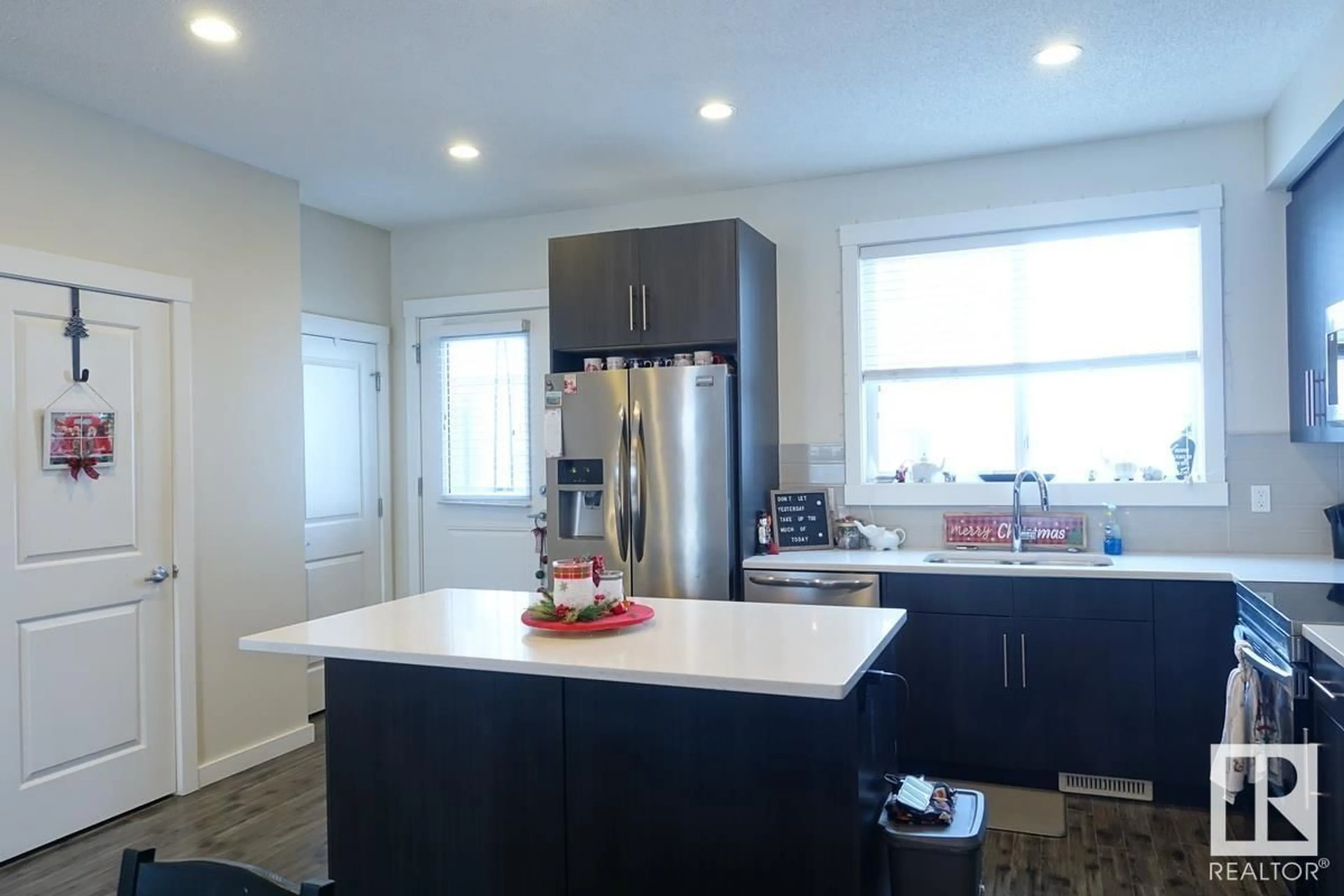 Open concept kitchen for #2206 8530 94 ST, Fort Saskatchewan Alberta T8L0V8