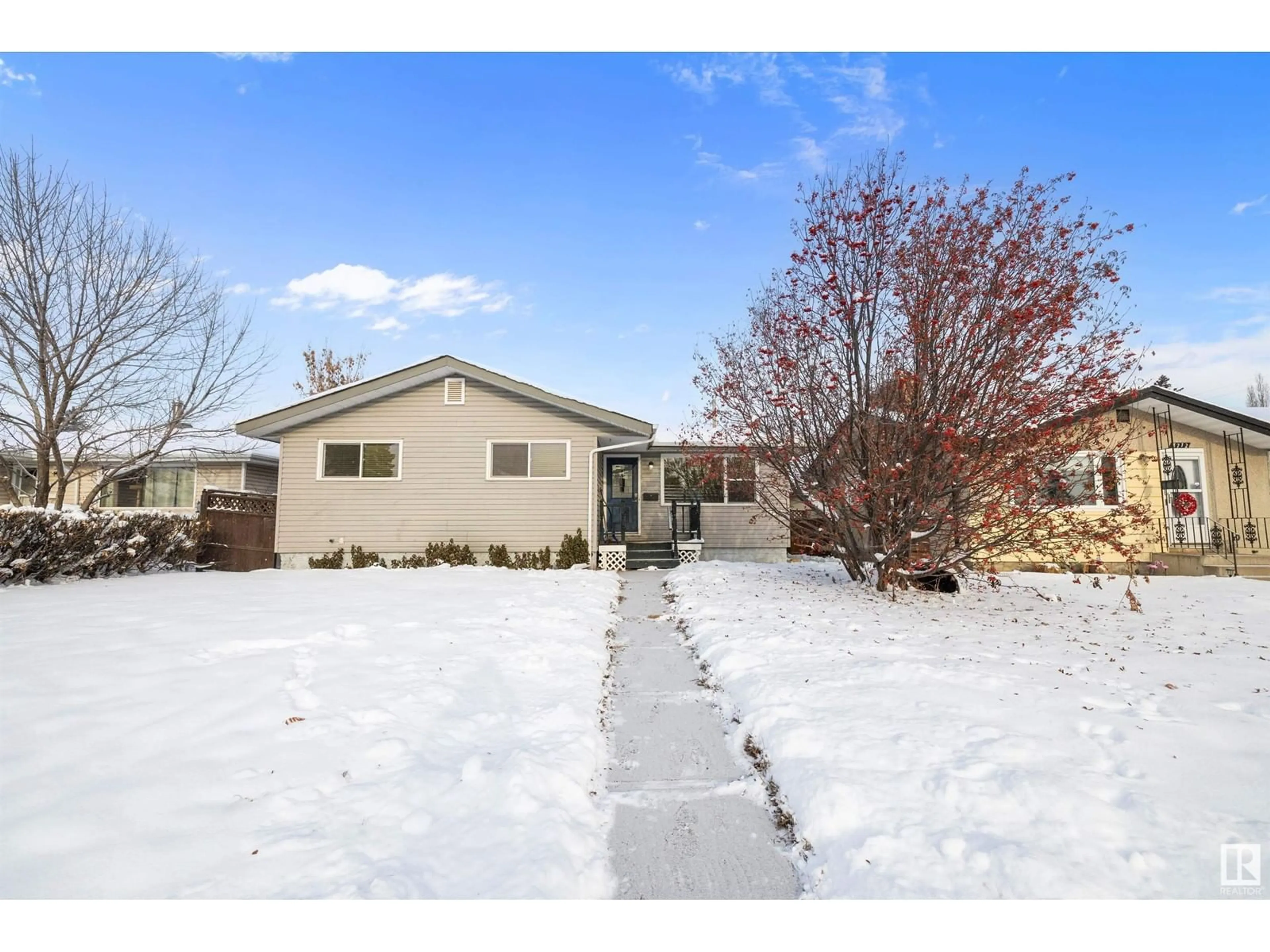 A pic from exterior of the house or condo, the fenced backyard for 8716 136 AV NW, Edmonton Alberta T5E1V4