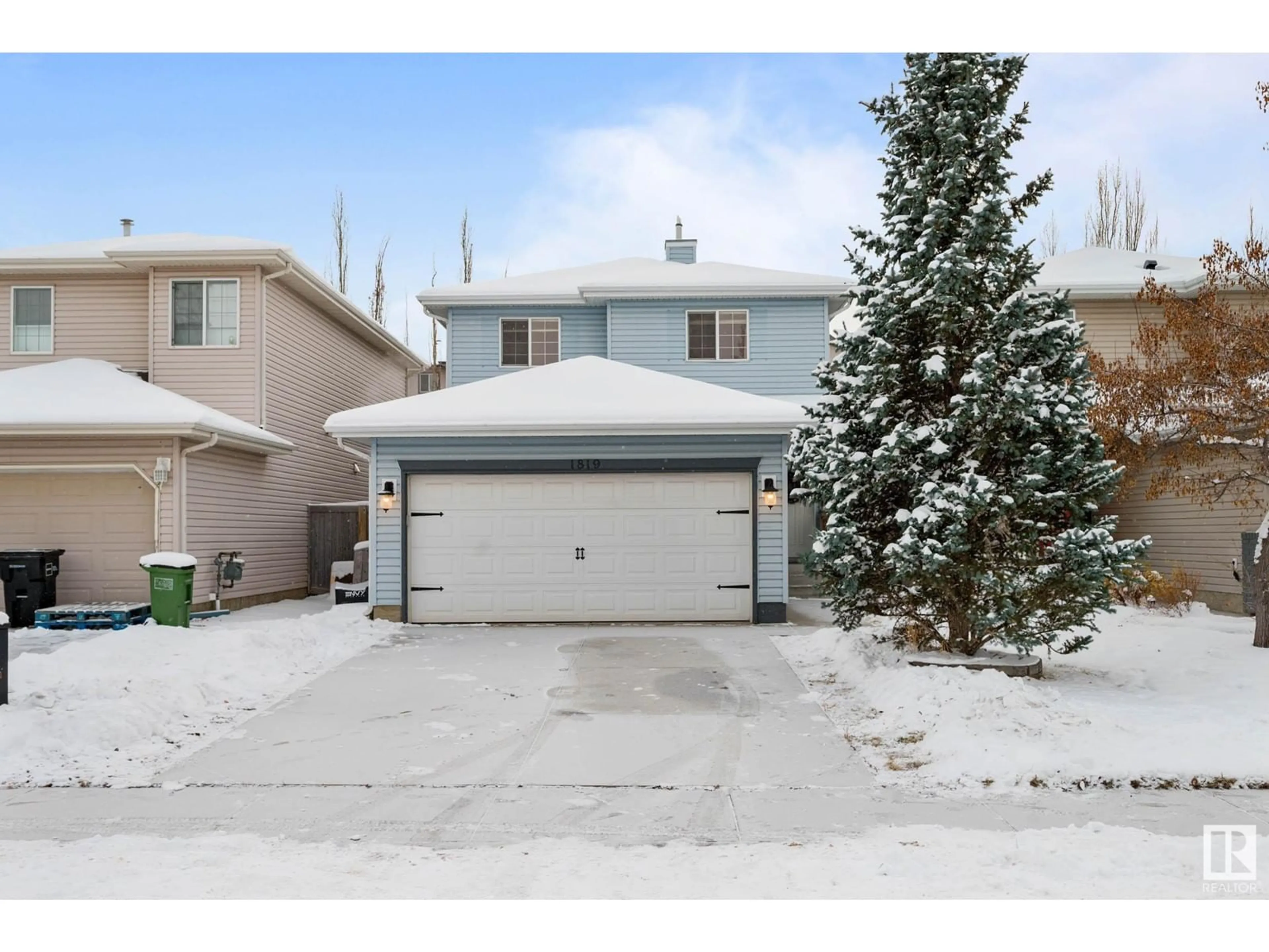 Frontside or backside of a home, the street view for 1819 35 AV NW, Edmonton Alberta T6T1Y9