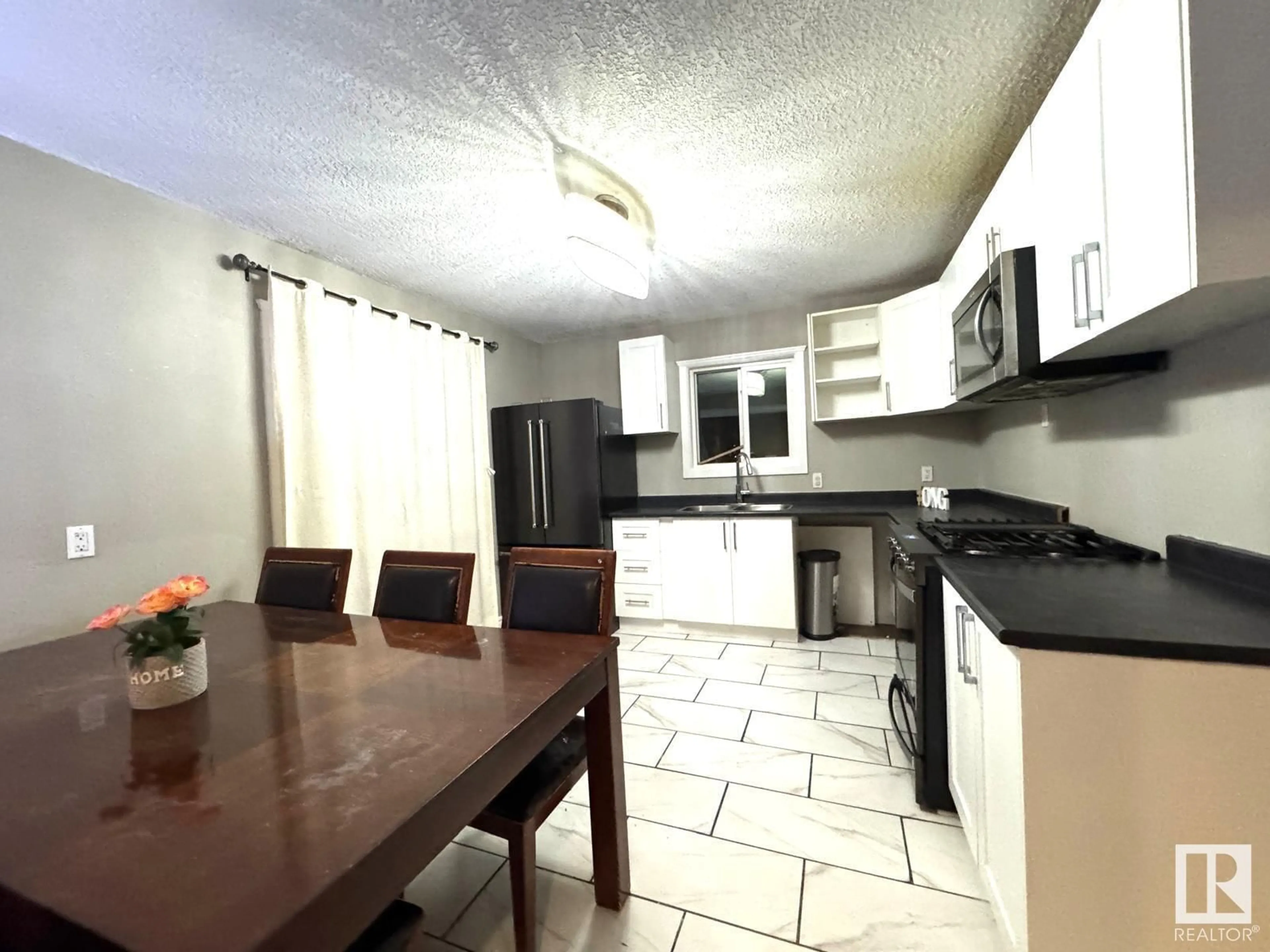 Standard kitchen, unknown for 11834 44 ST NW, Edmonton Alberta T5W2S5