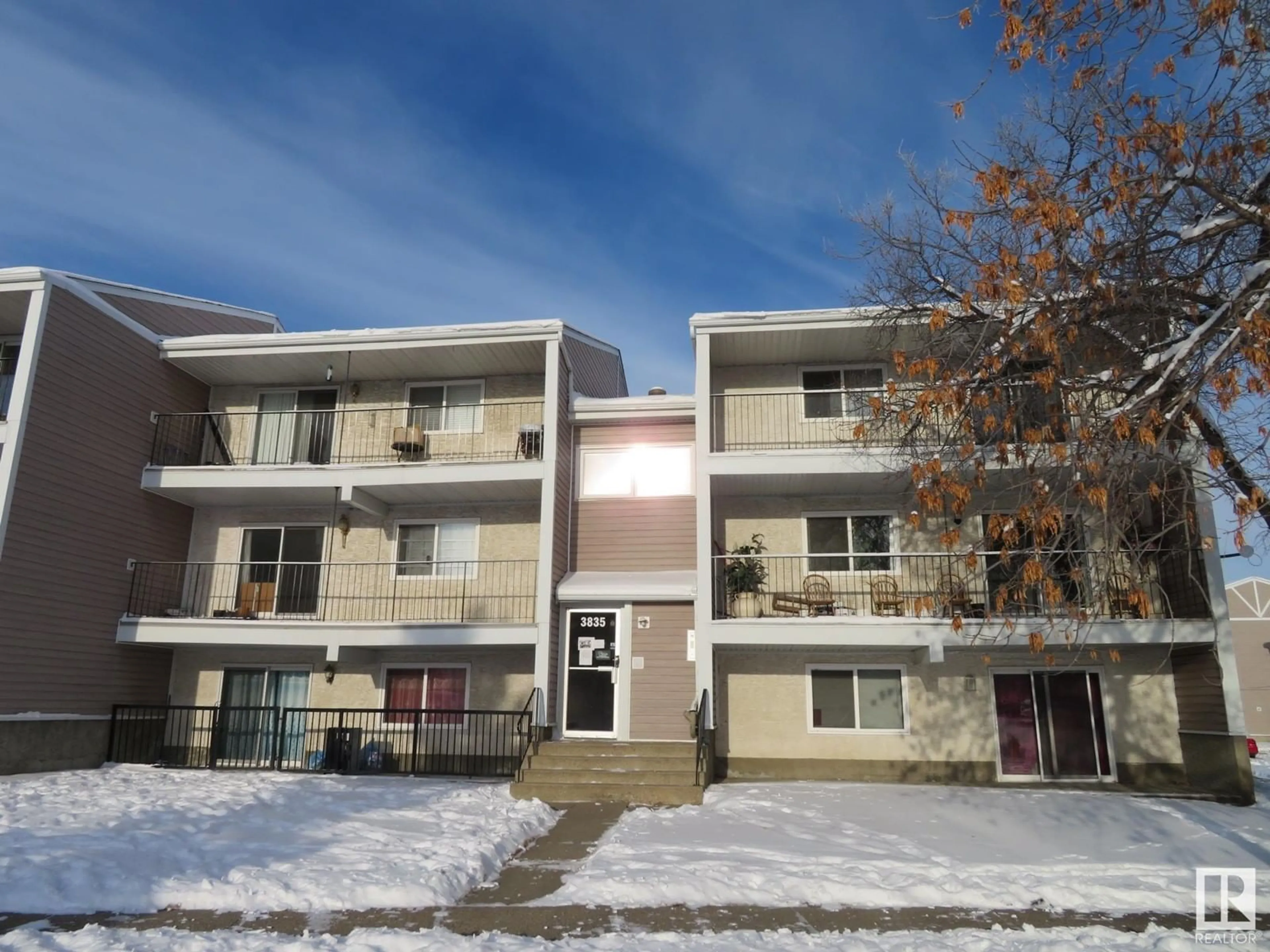 A pic from exterior of the house or condo, the front or back of building for #5 3835 76 ST NW, Edmonton Alberta T6K2P9