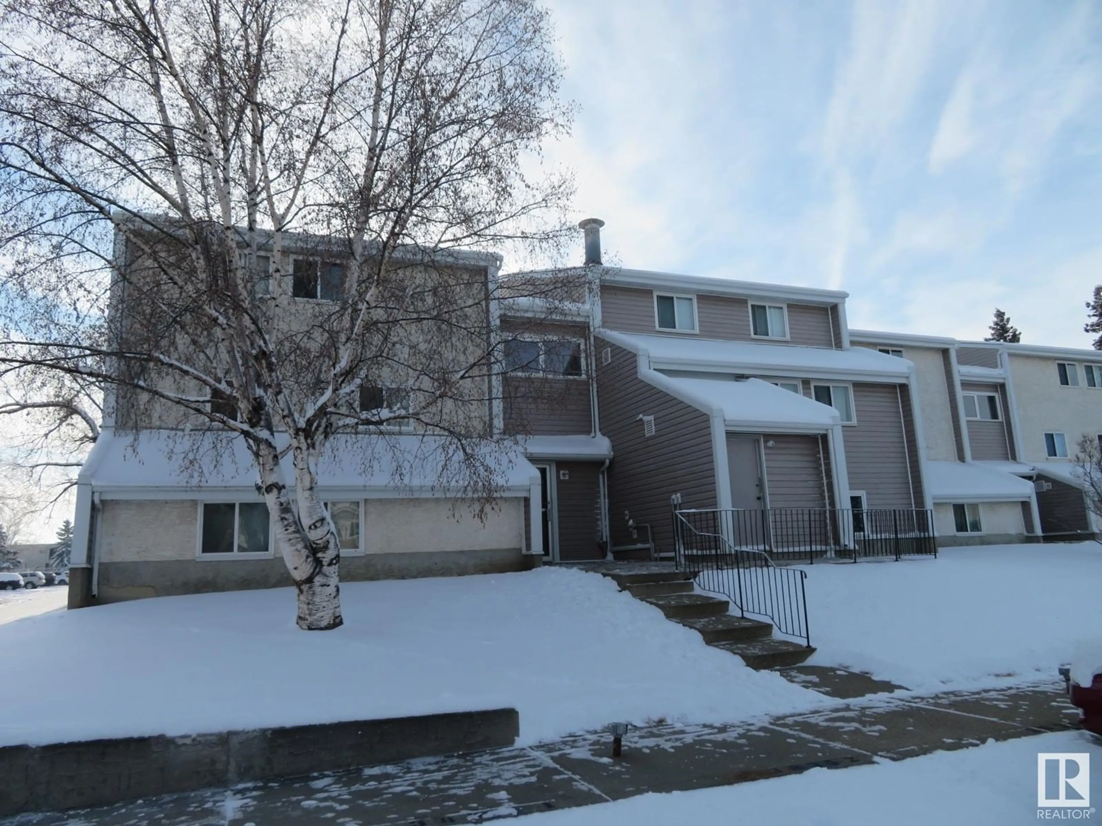 A pic from exterior of the house or condo, the front or back of building for #5 3835 76 ST NW, Edmonton Alberta T6K2P9