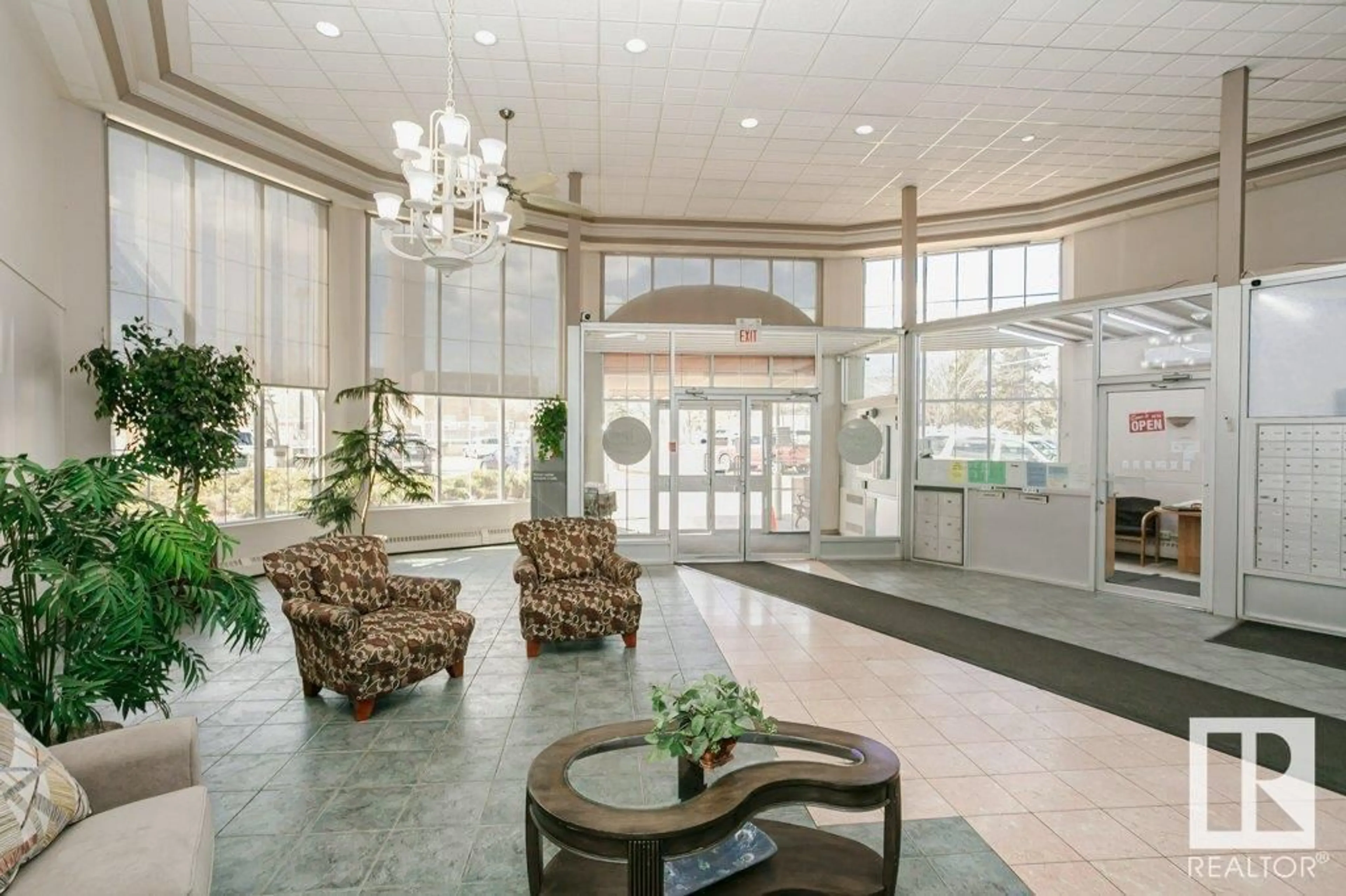 Indoor lobby for #108 15499 CASTLE DOWNS RD NW, Edmonton Alberta T5X5Y3