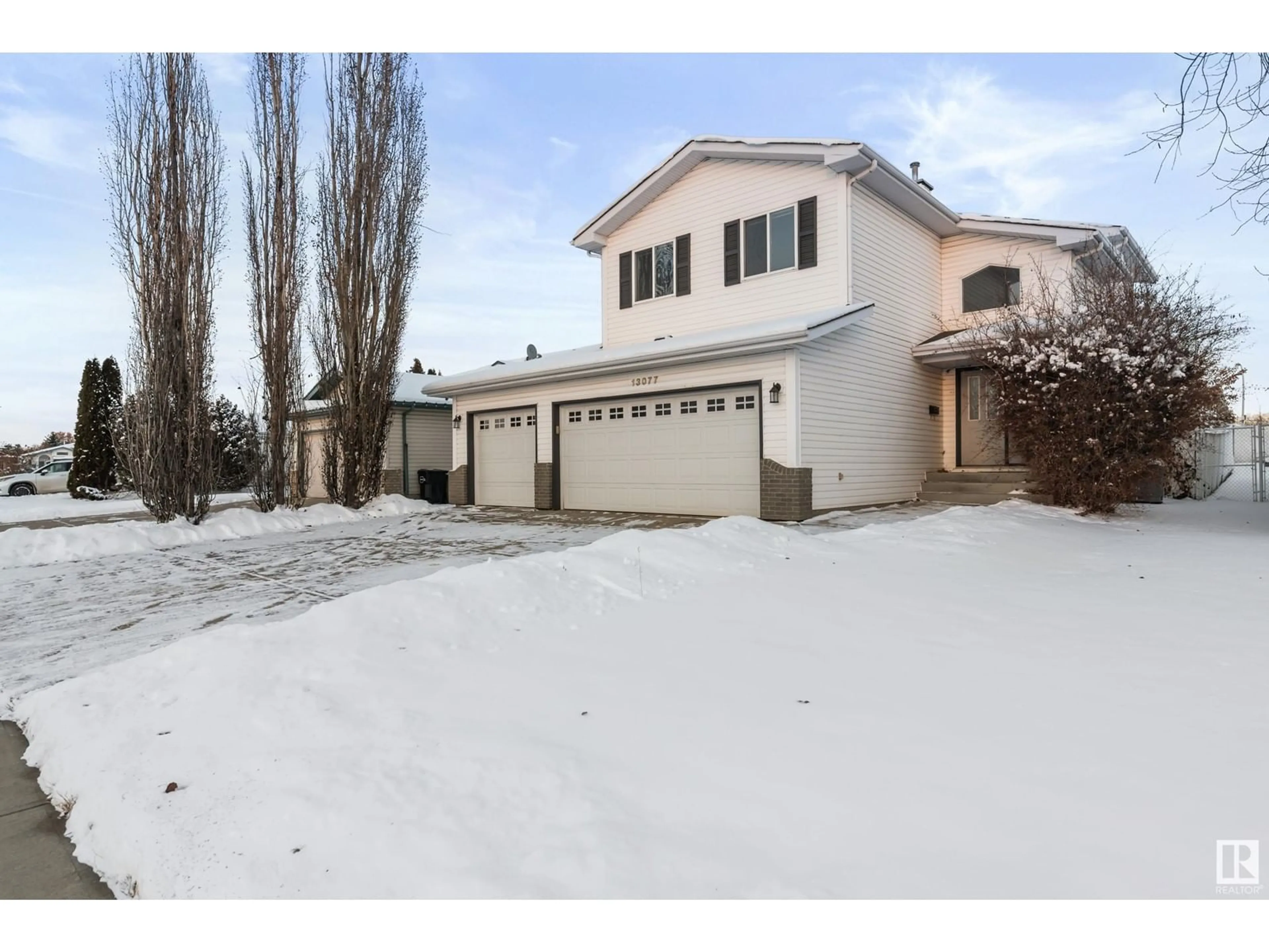 Frontside or backside of a home, the street view for 13077 39 ST NW NW, Edmonton Alberta T5A4Y6