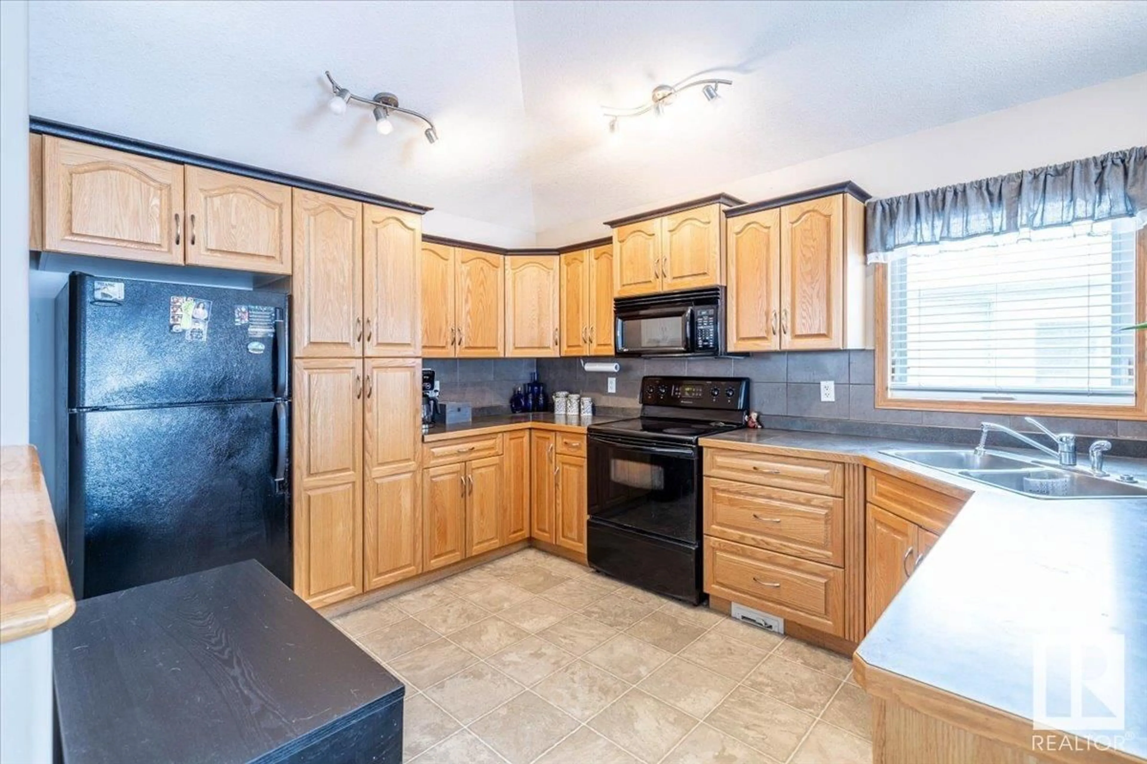 Standard kitchen, wood floors, cottage for 674 KANANASKIS DR, Devon Alberta T9G2G8