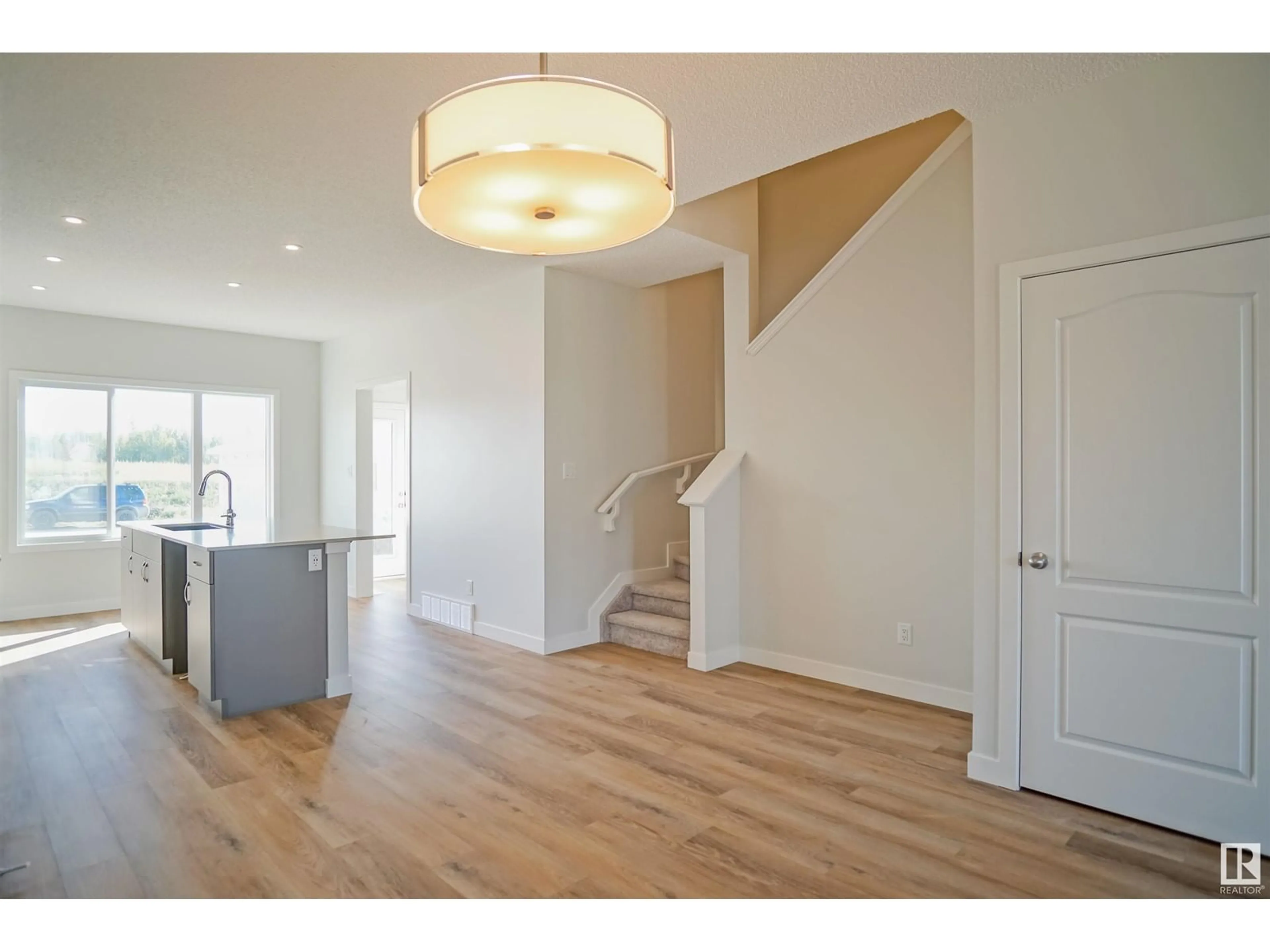 Indoor entryway, wood floors for 209 SUNLAND WY, Sherwood Park Alberta T8H2Y7