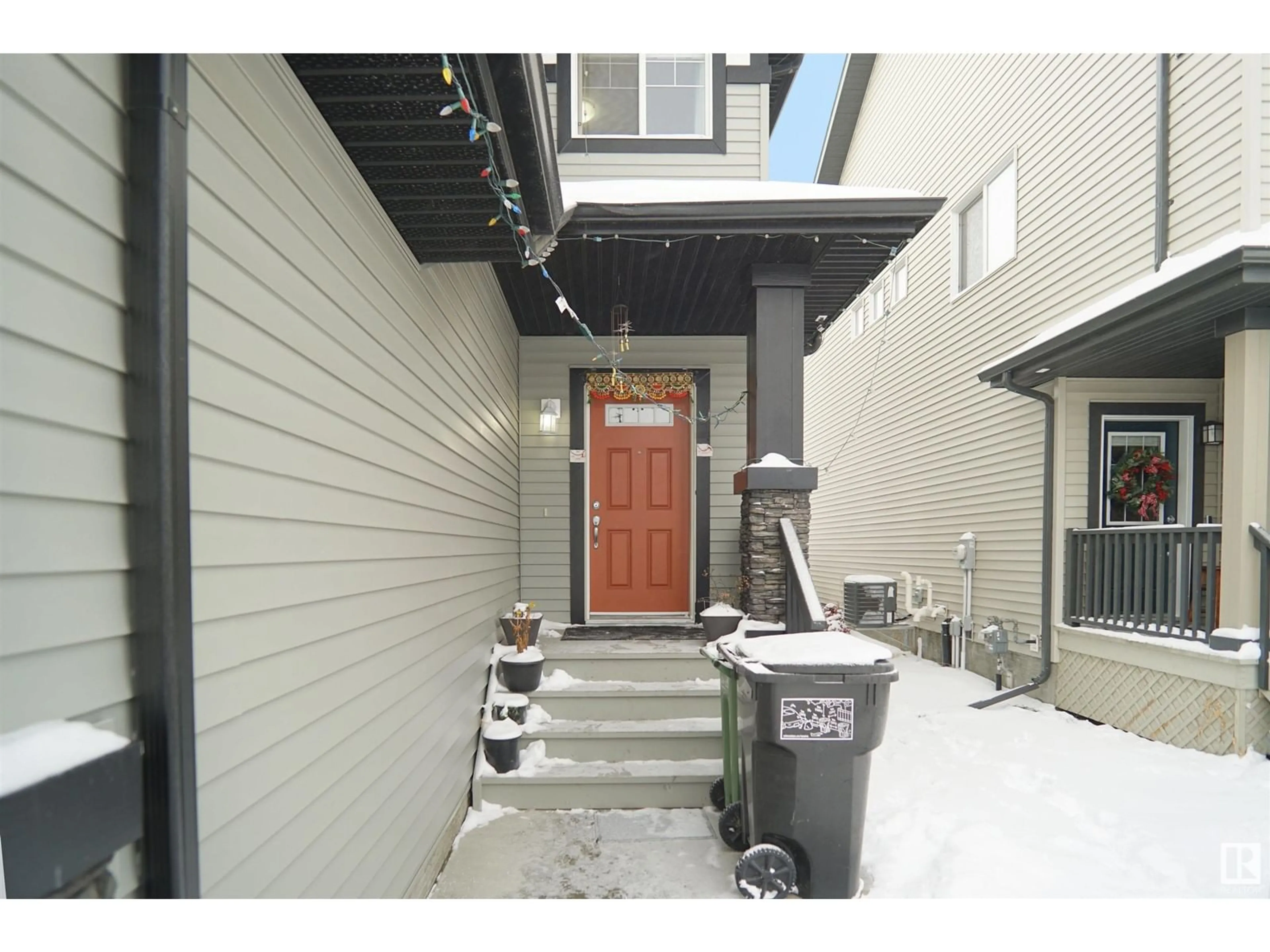 A pic from exterior of the house or condo, the street view for 16726 64 ST NW, Edmonton Alberta T5Y3P8