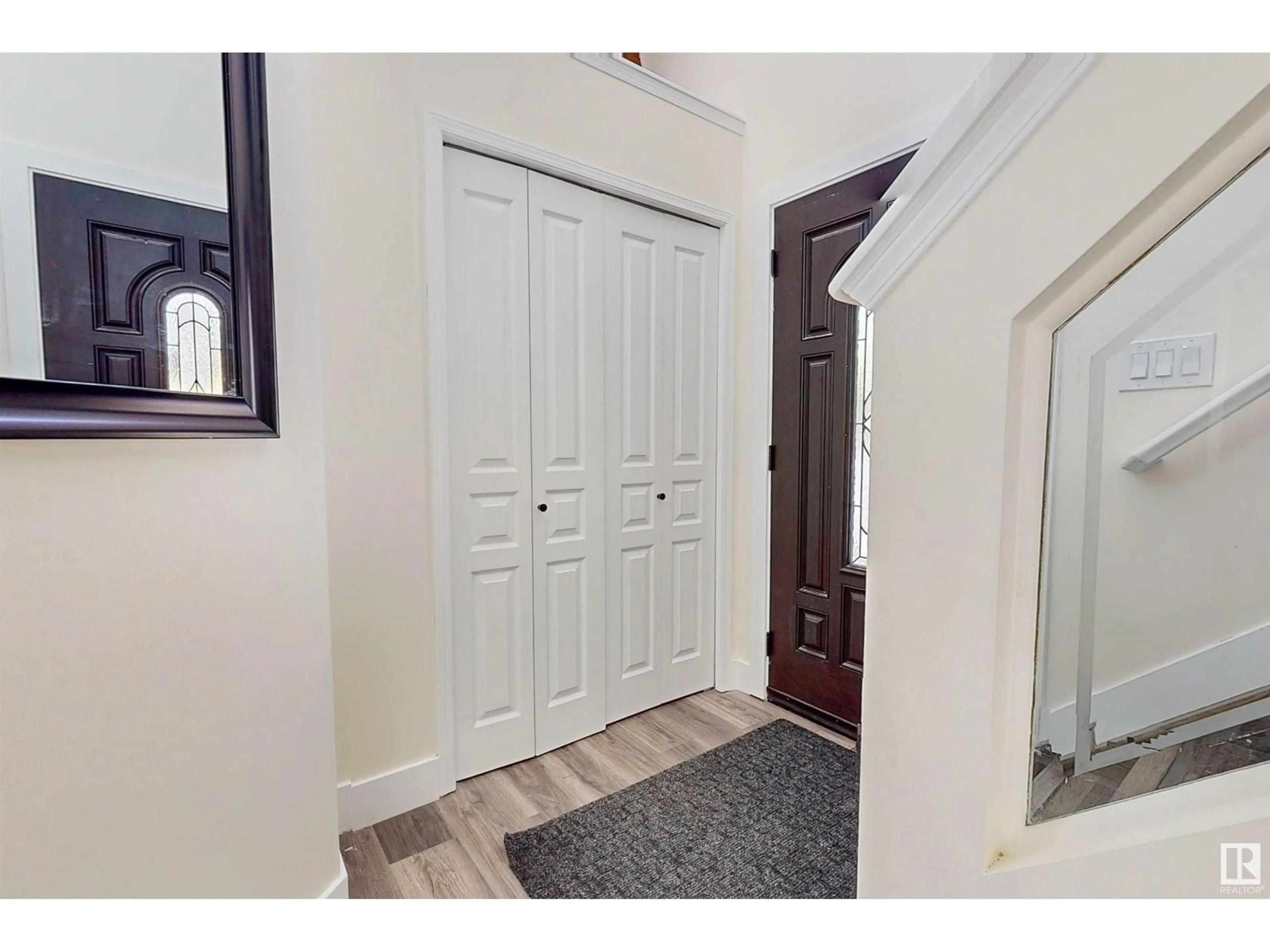 Indoor entryway, wood floors for 503 89 ST SW, Edmonton Alberta T6X1C9