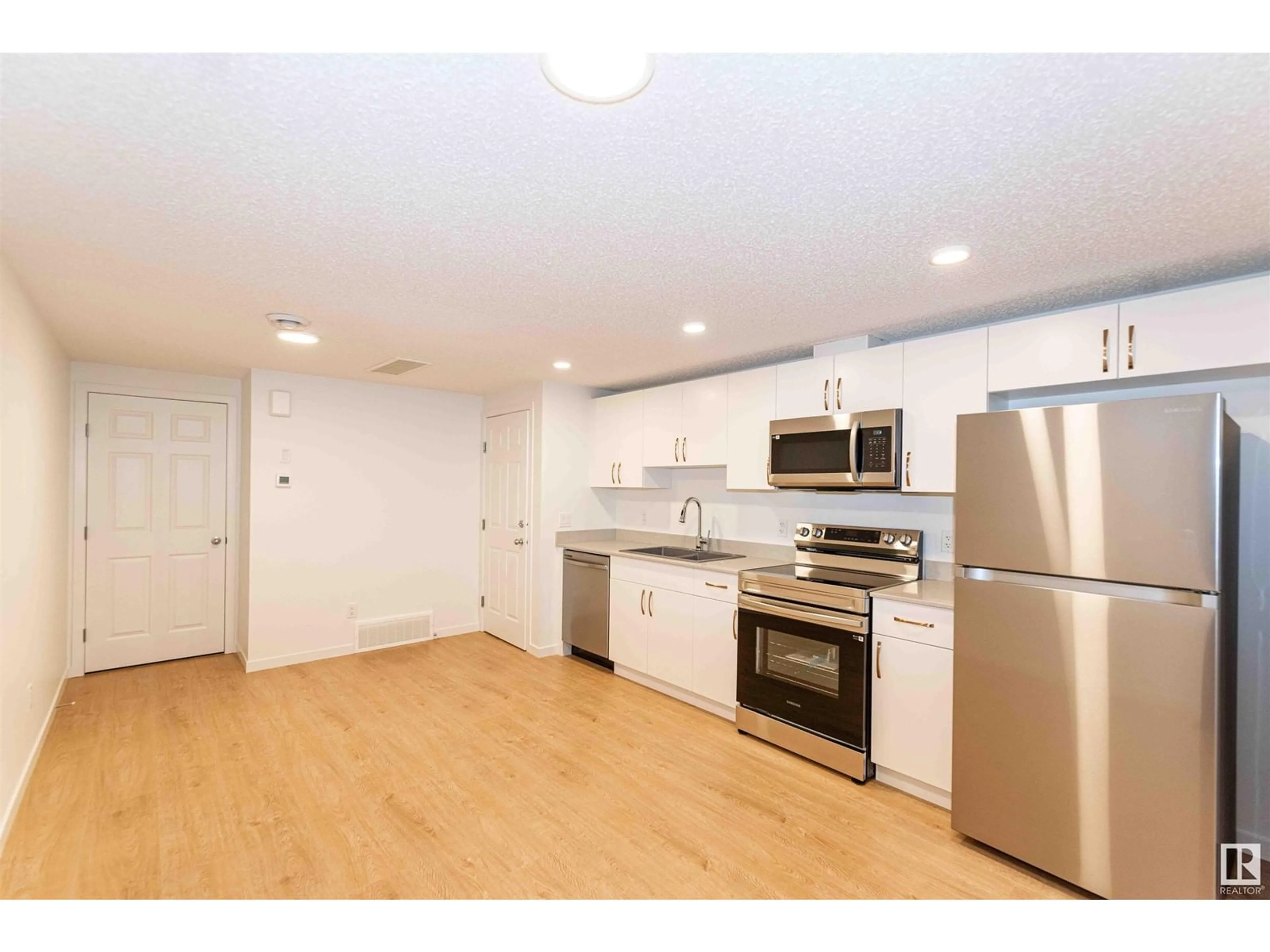 Standard kitchen, wood/laminate floor for 9618 COLAK LINK LI SW, Edmonton Alberta T6W5M5