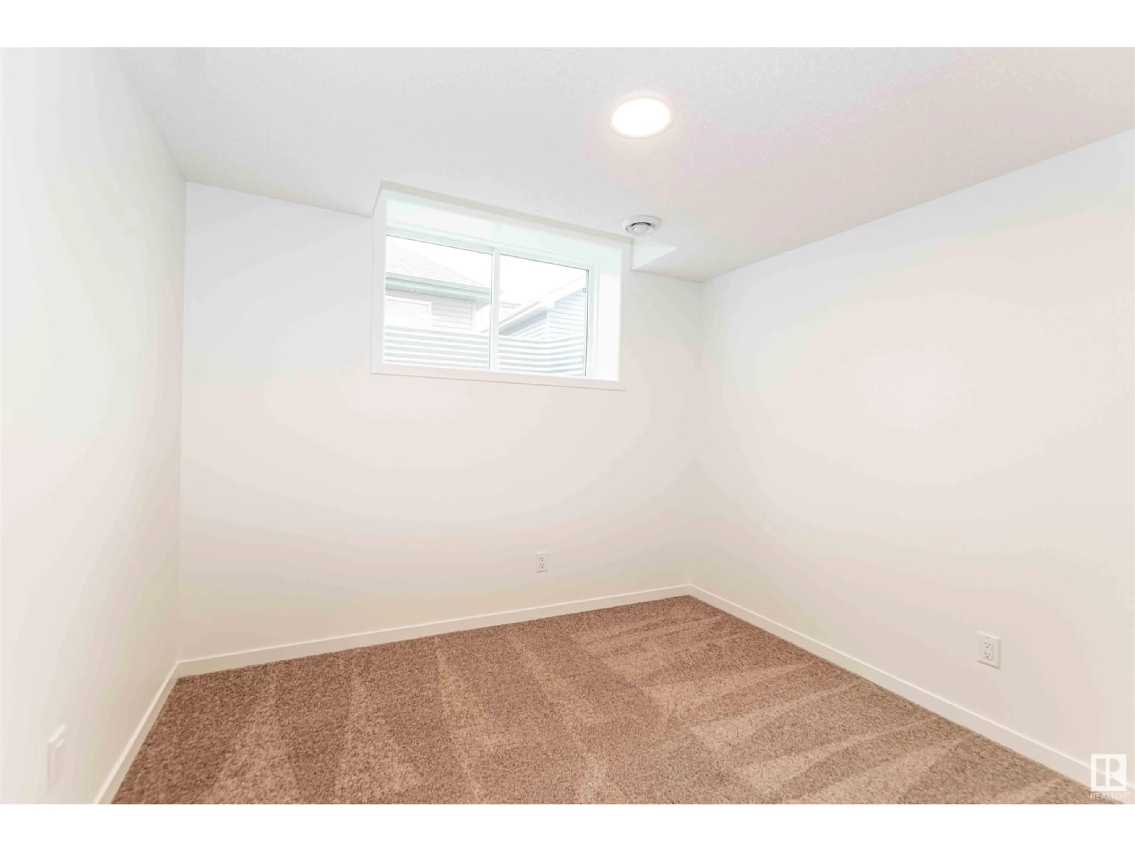 A pic of a room for 9618 COLAK LINK LI SW, Edmonton Alberta T6W5M5