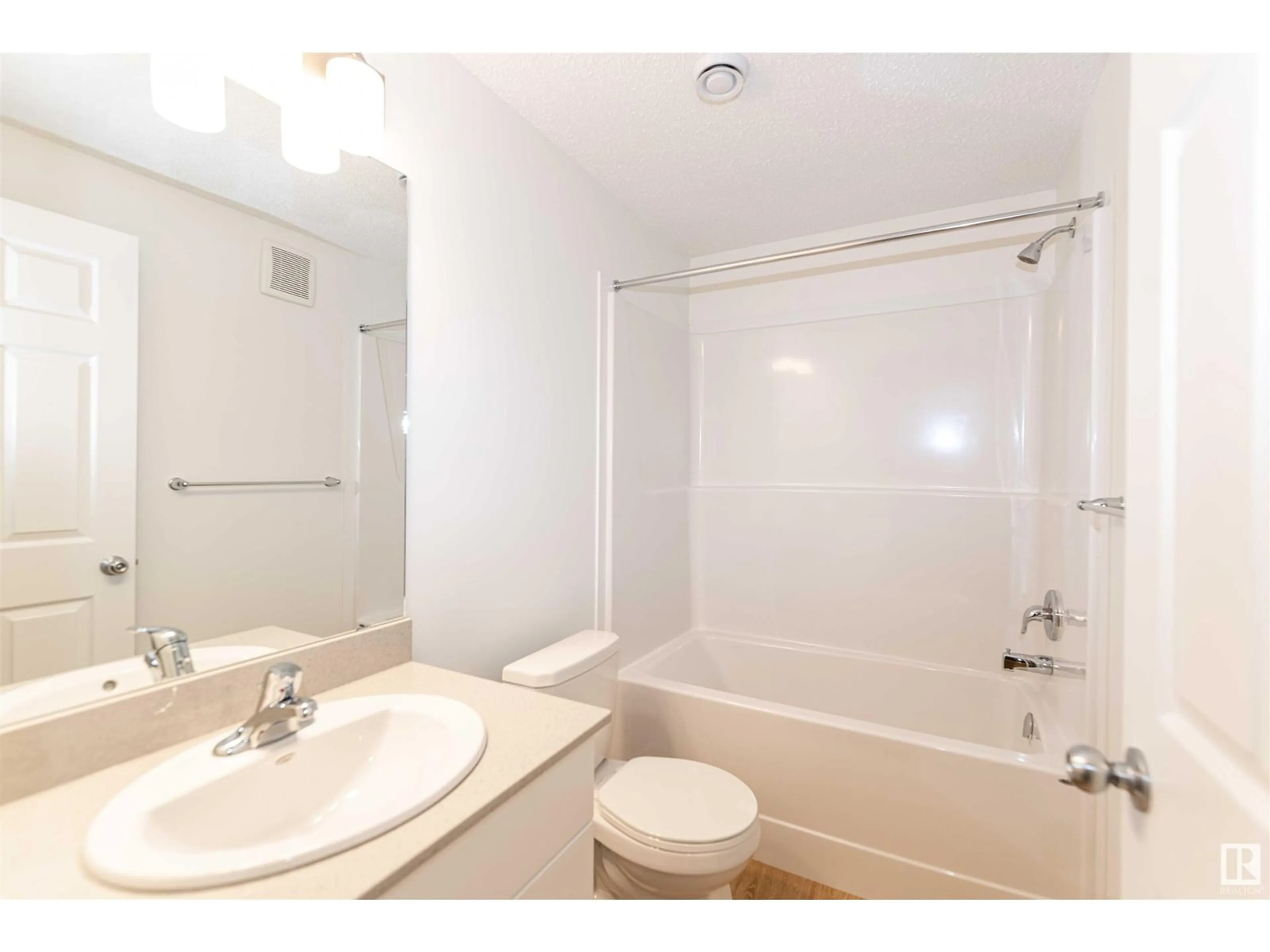 Standard bathroom, unknown for 9618 COLAK LINK LI SW, Edmonton Alberta T6W5M5