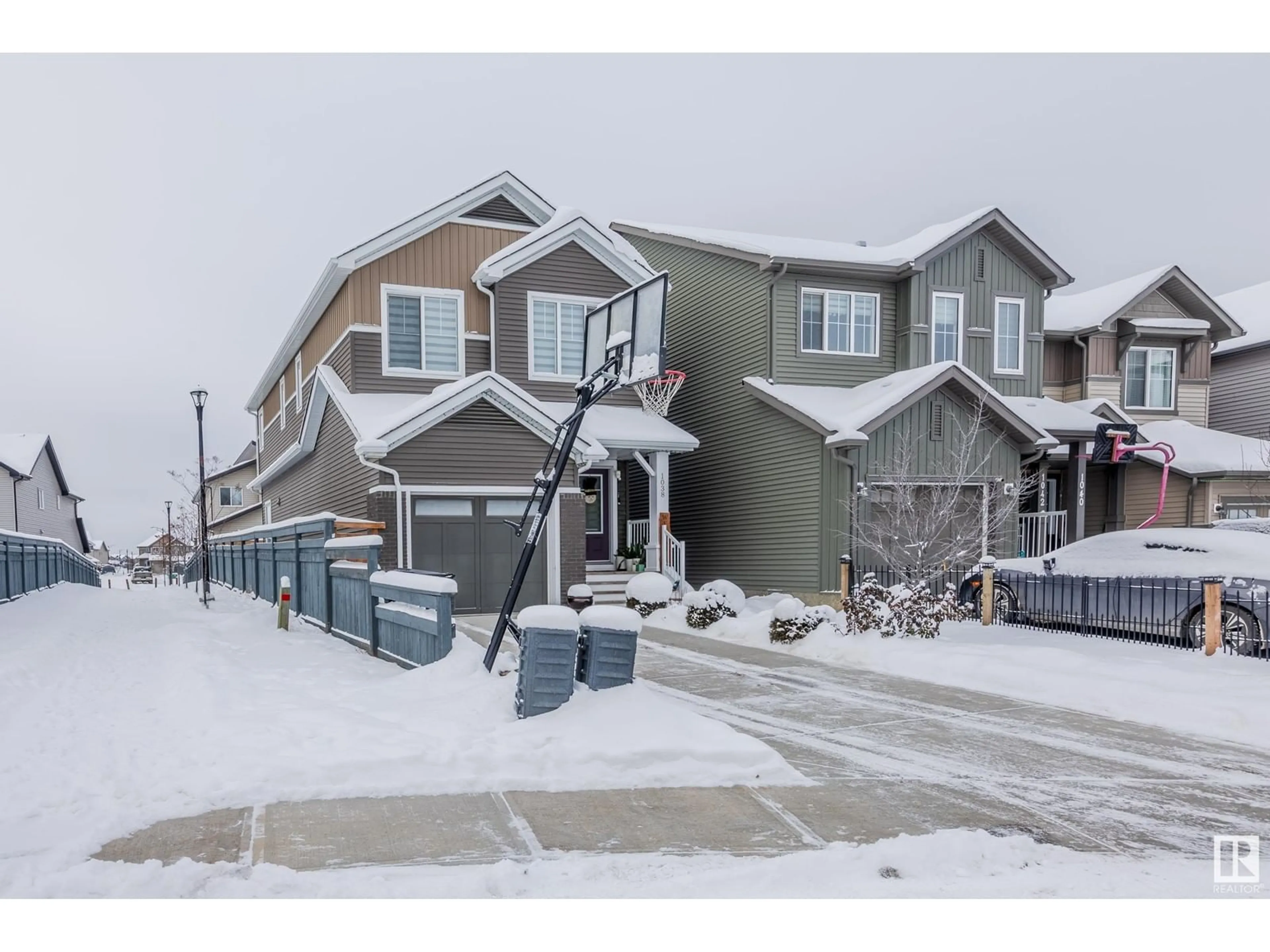 Frontside or backside of a home, the street view for 1038 DANIELS LO SW, Edmonton Alberta T6W4C9