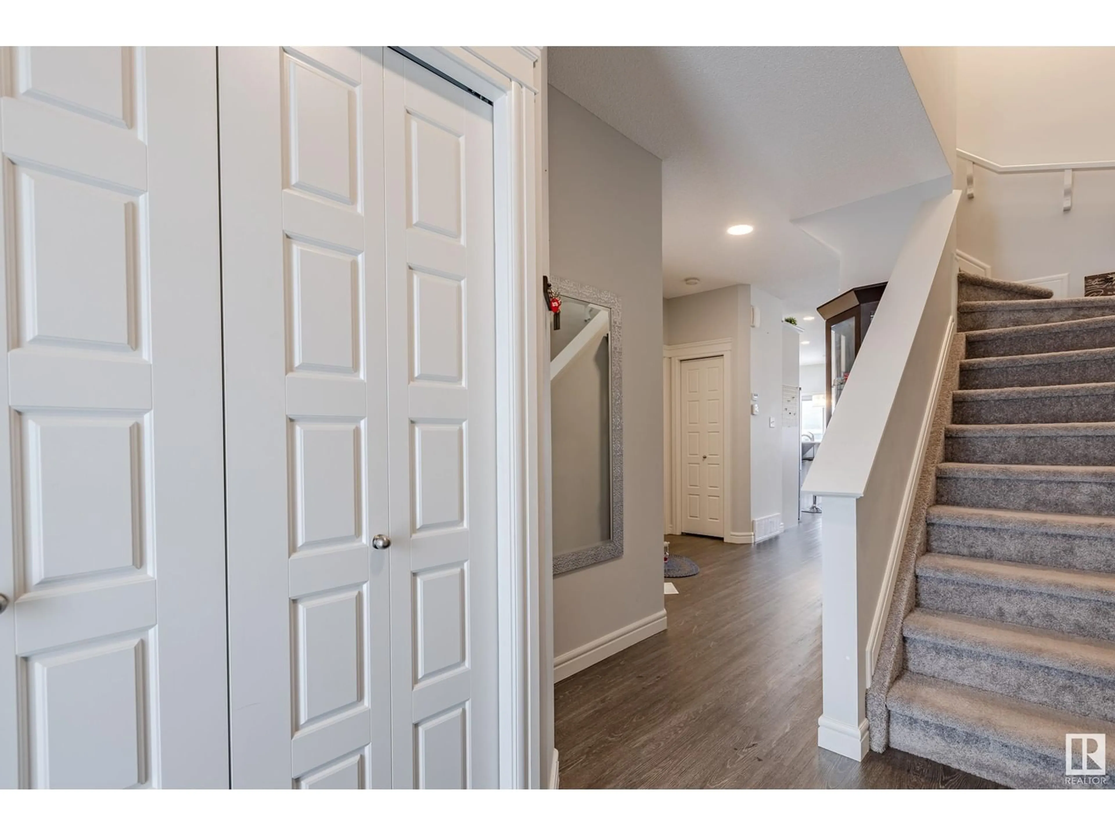 Indoor entryway, wood floors for 1038 DANIELS LO SW, Edmonton Alberta T6W4C9