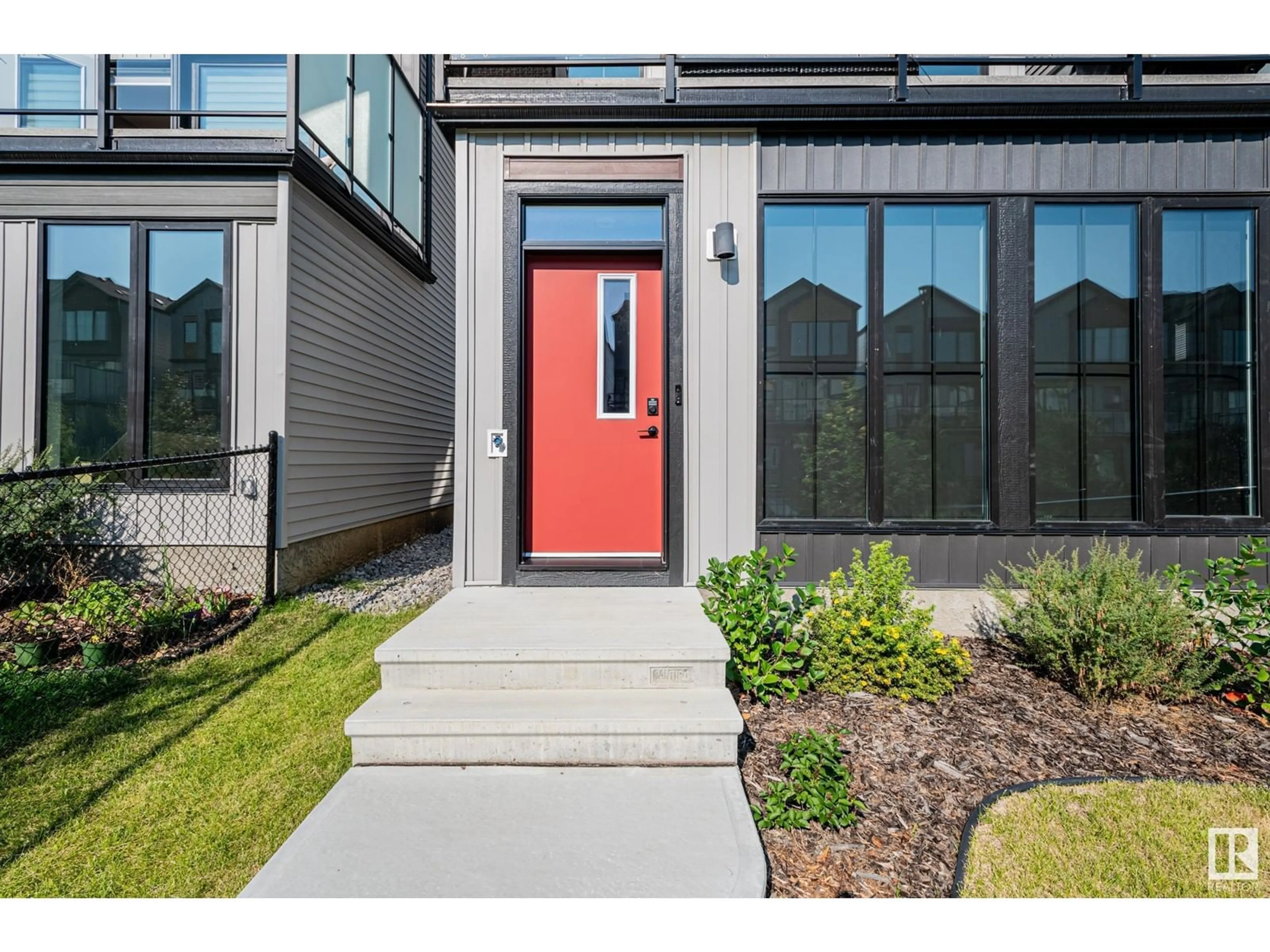 Indoor entryway, cement floor for 439 39 ST SW, Edmonton Alberta T6X2X9