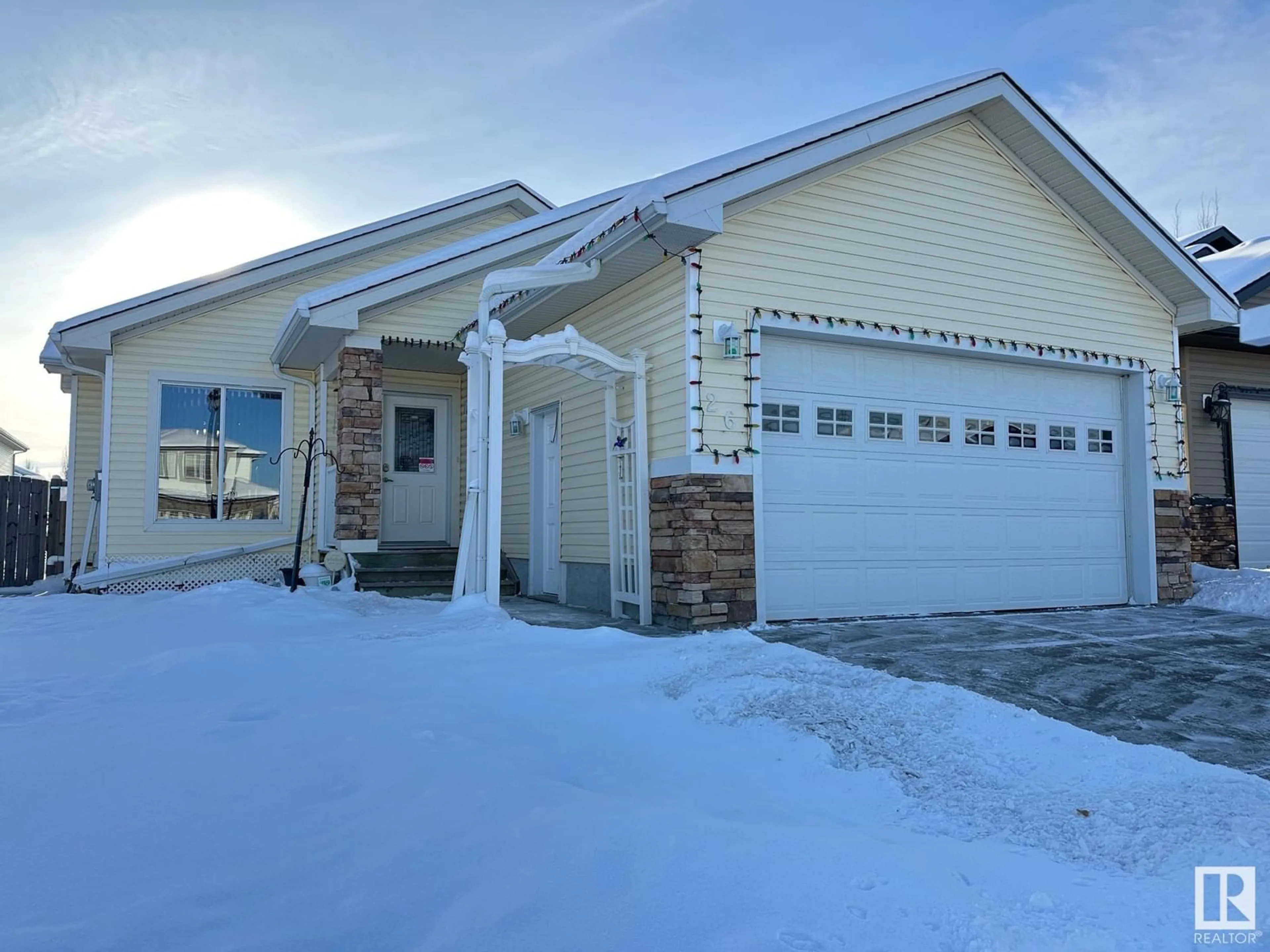 Frontside or backside of a home, the street view for 26 WILLOWDALE PL, Stony Plain Alberta T7Z0A4