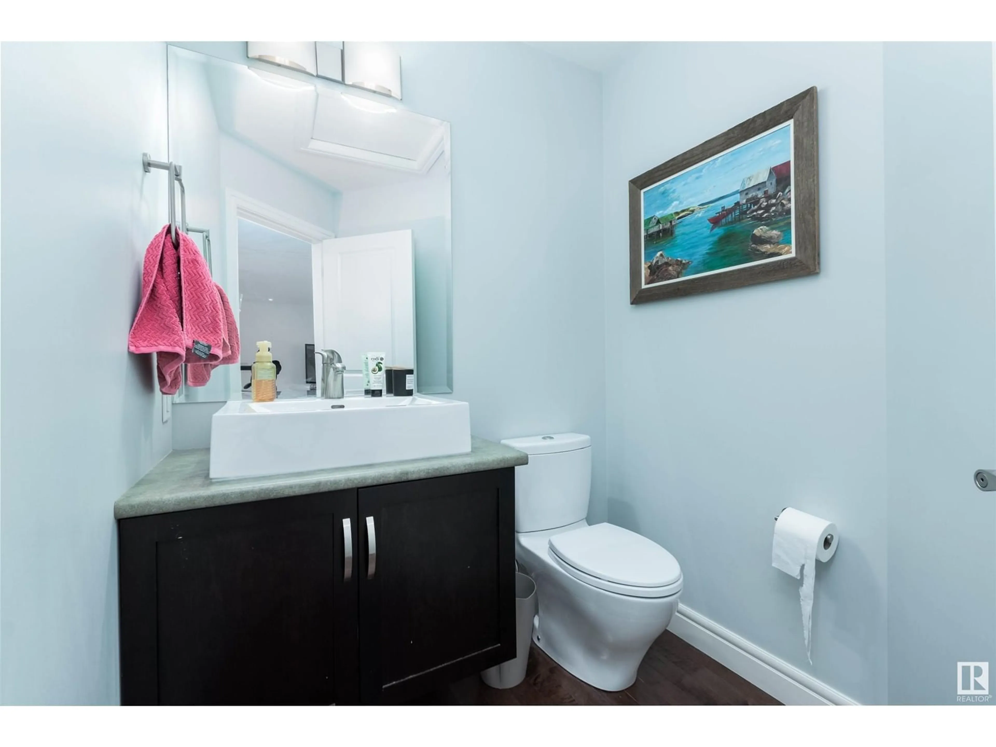 Standard bathroom, wood floors for 7416 104A AV NW, Edmonton Alberta T6A0Z8