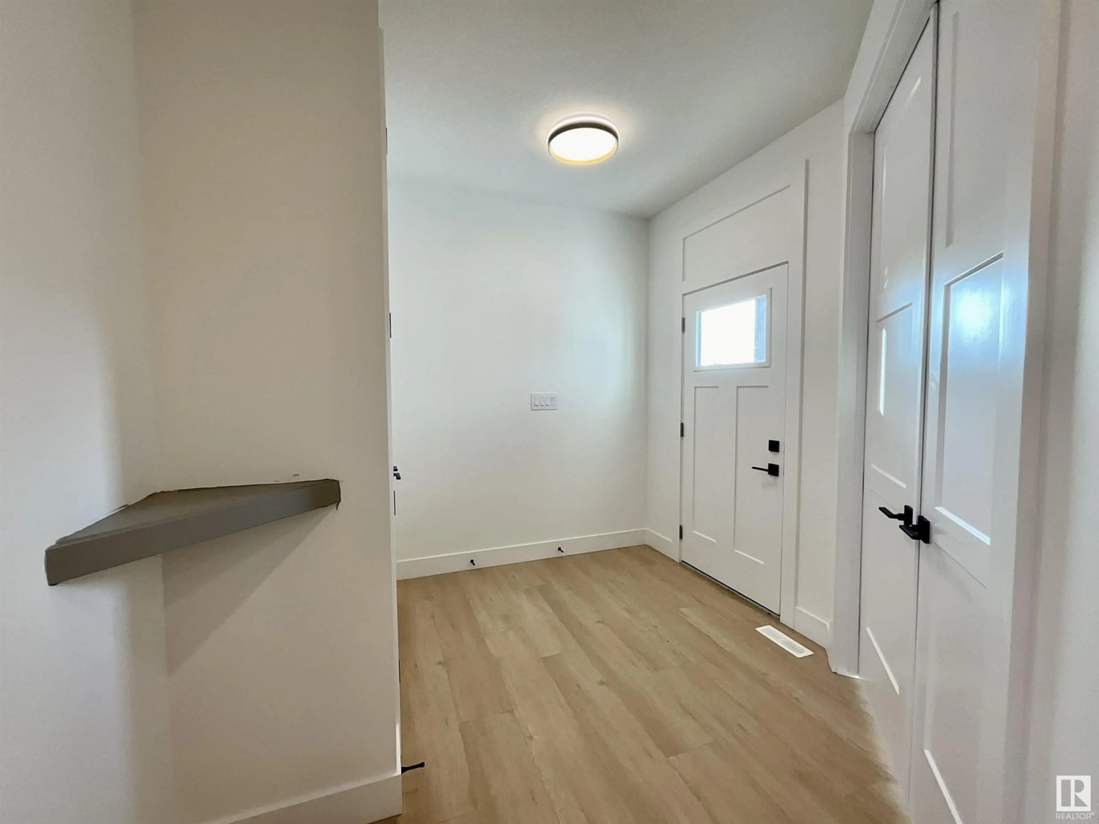 Indoor entryway, wood floors for 105 STARLING, Fort Saskatchewan Alberta T8L1R5