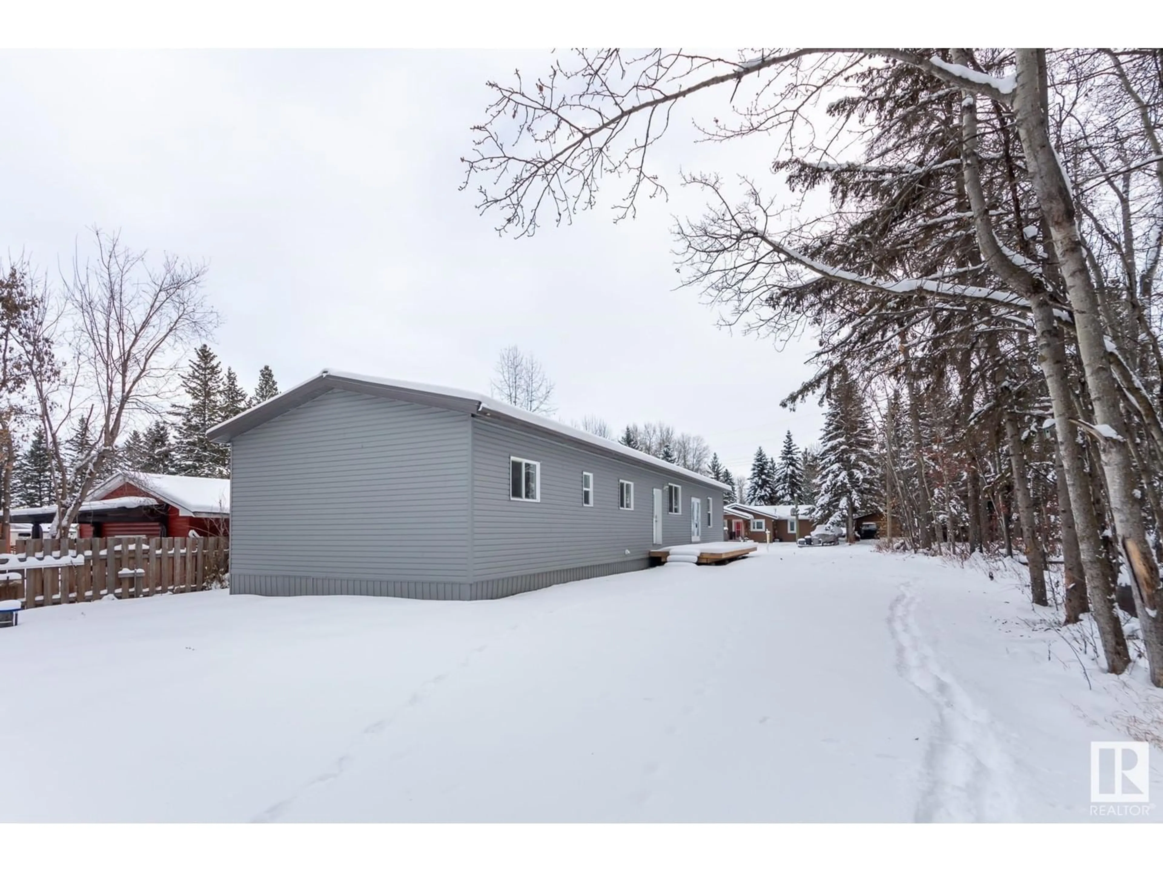 Shed for 305 3 ST, Rural Lac Ste. Anne County Alberta T0A0E0