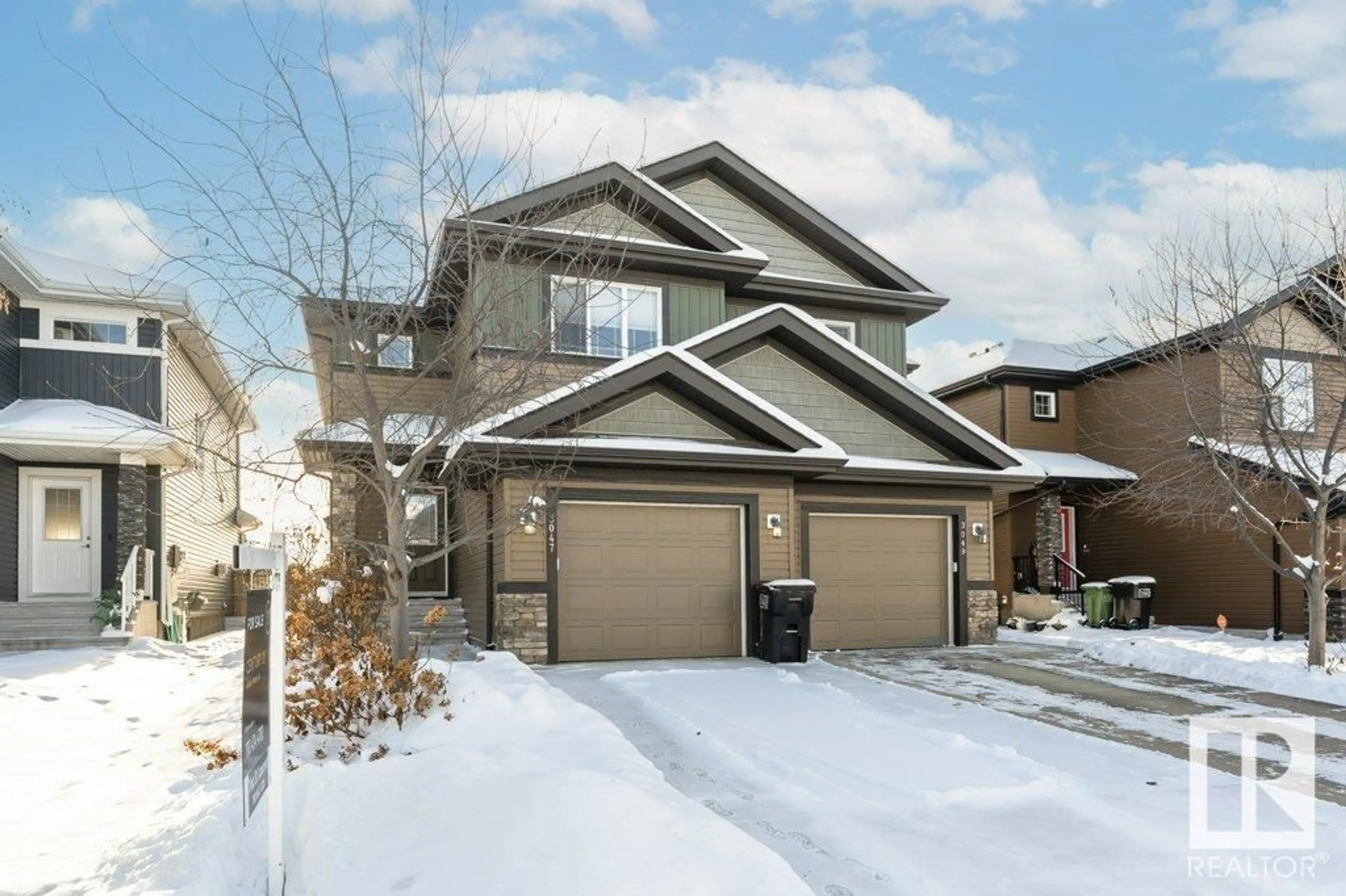 Frontside or backside of a home, the street view for 3047 HARVEY CR NW, Edmonton Alberta T6M0N4