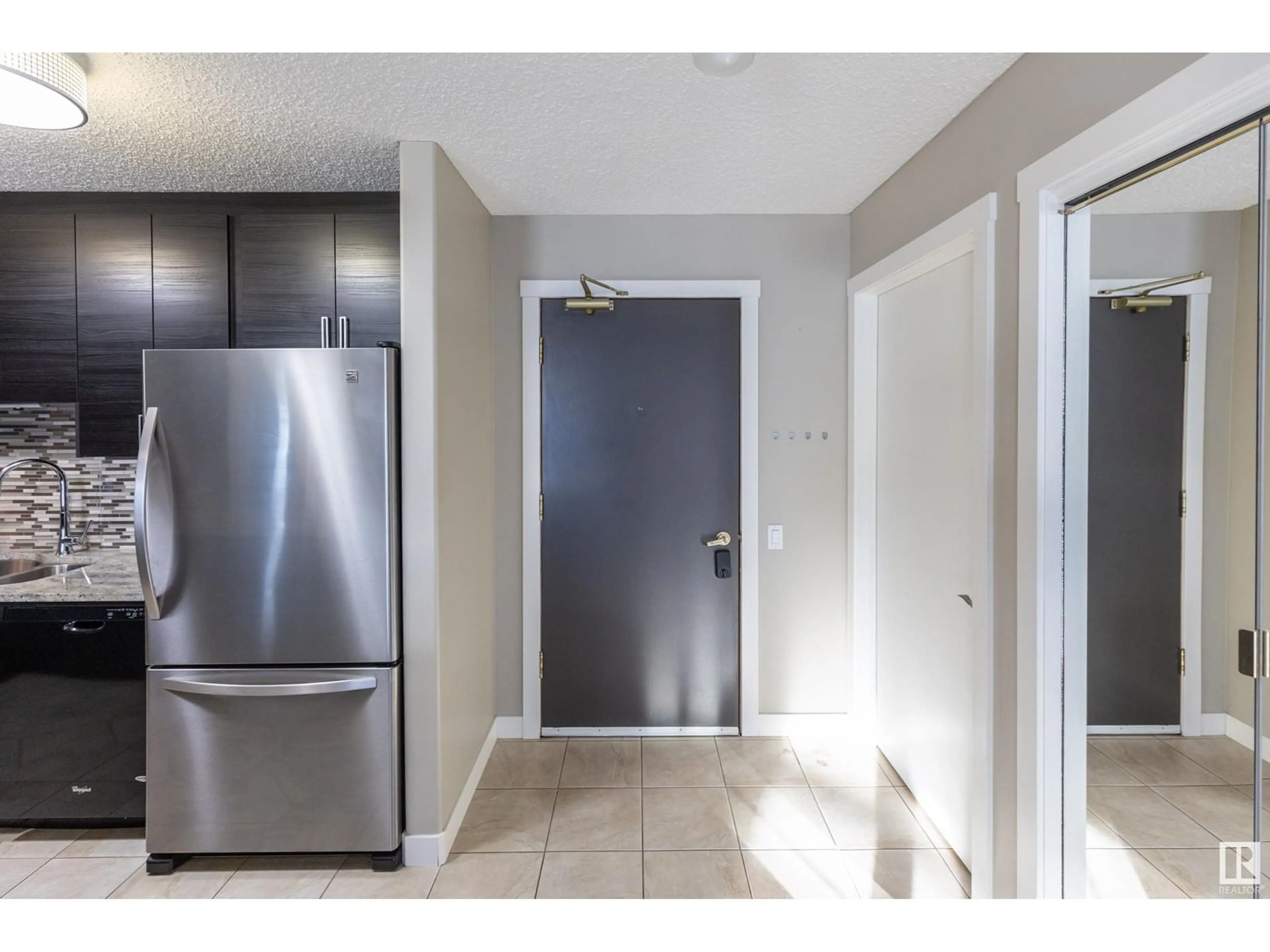 Indoor entryway, wood floors for #405 7951 96 ST NW, Edmonton Alberta T6C4R1