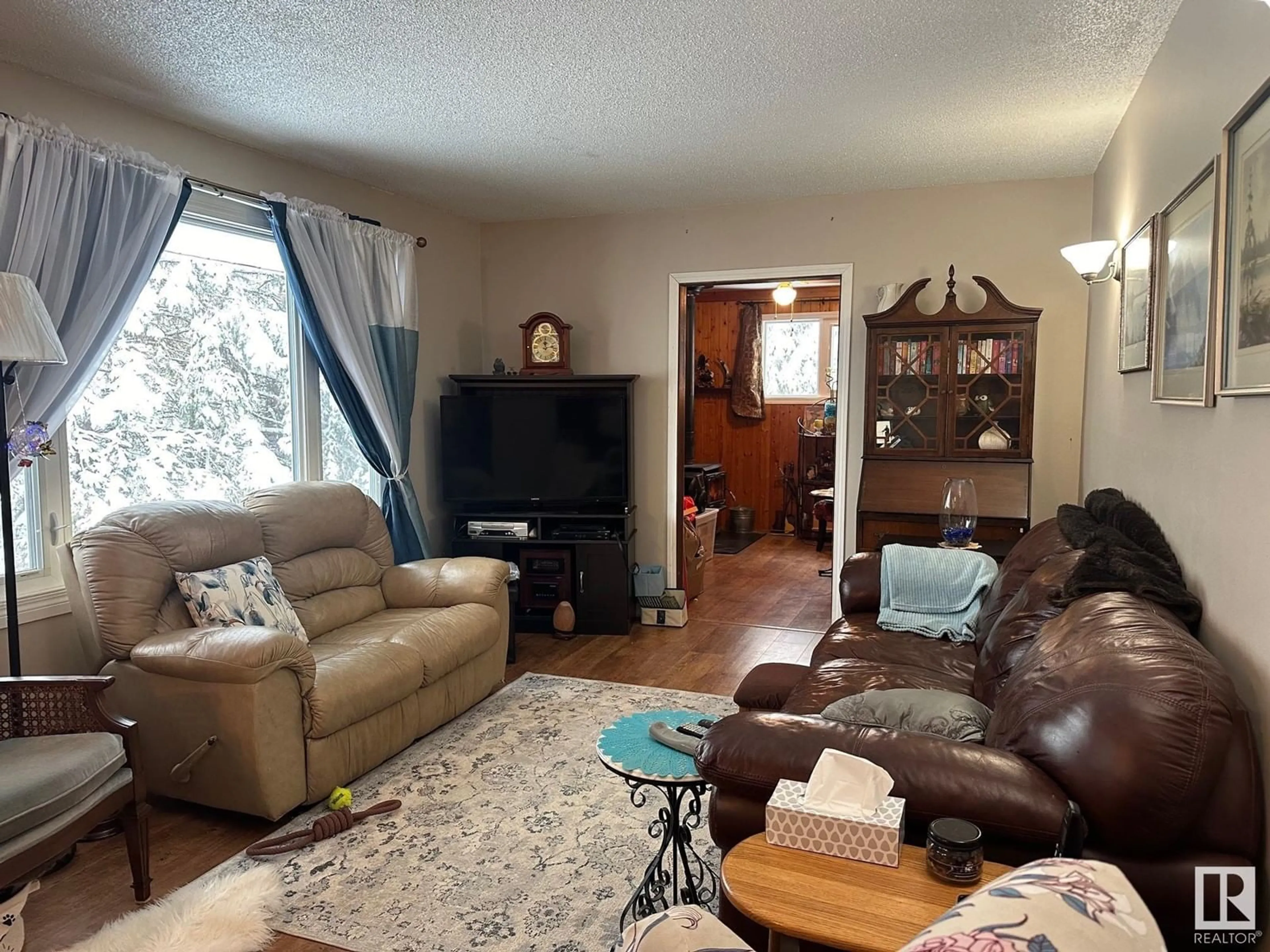 Living room, wood floors for 49106 130 Range RD, Rural Beaver County Alberta T0B4N0