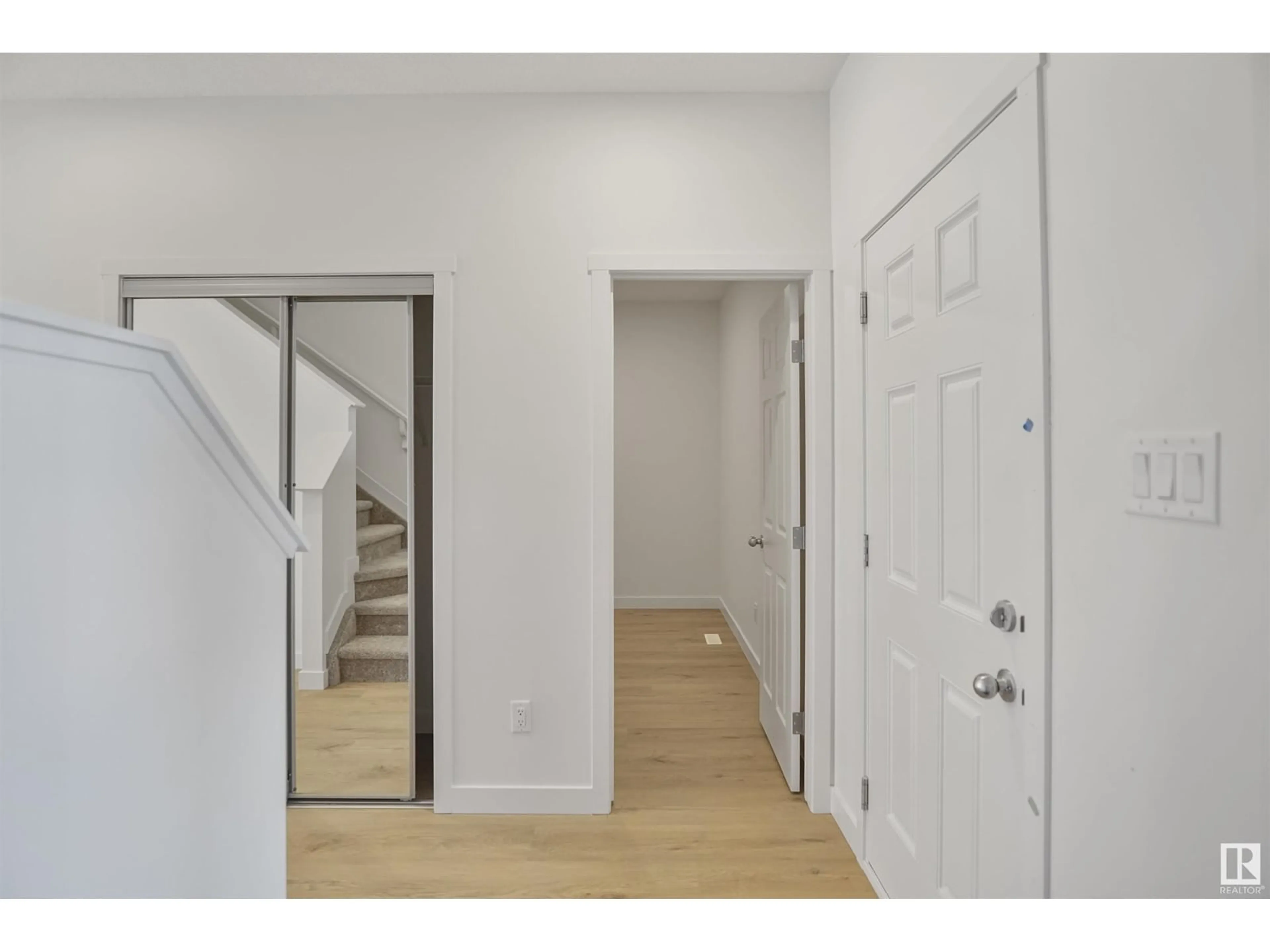 Indoor entryway, wood floors for 274 SUNLAND WY, Sherwood Park Alberta T8H2Y7