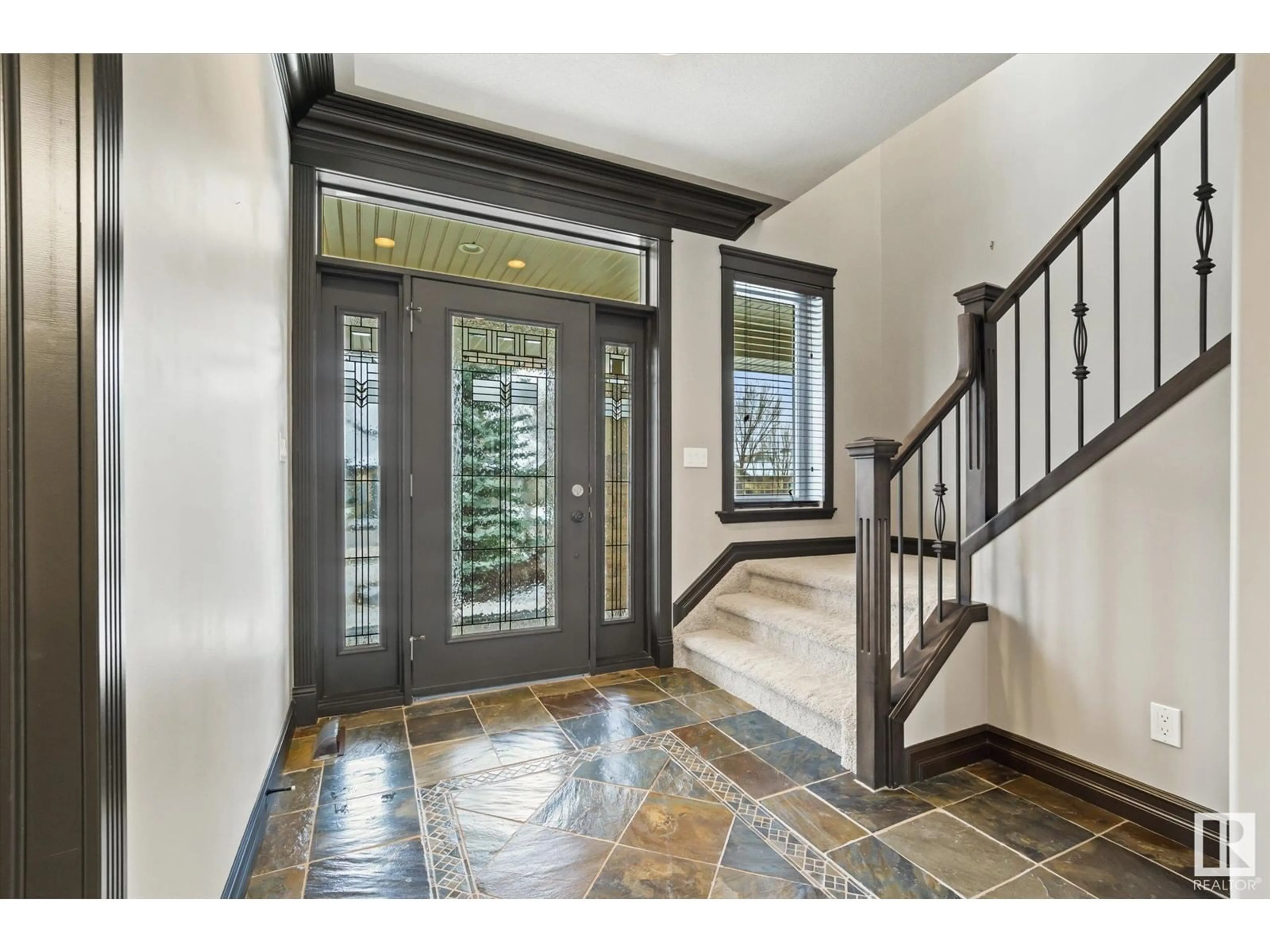 Indoor entryway, wood floors for 1086 GENESIS LAKE BV, Stony Plain Alberta T7Z2P8