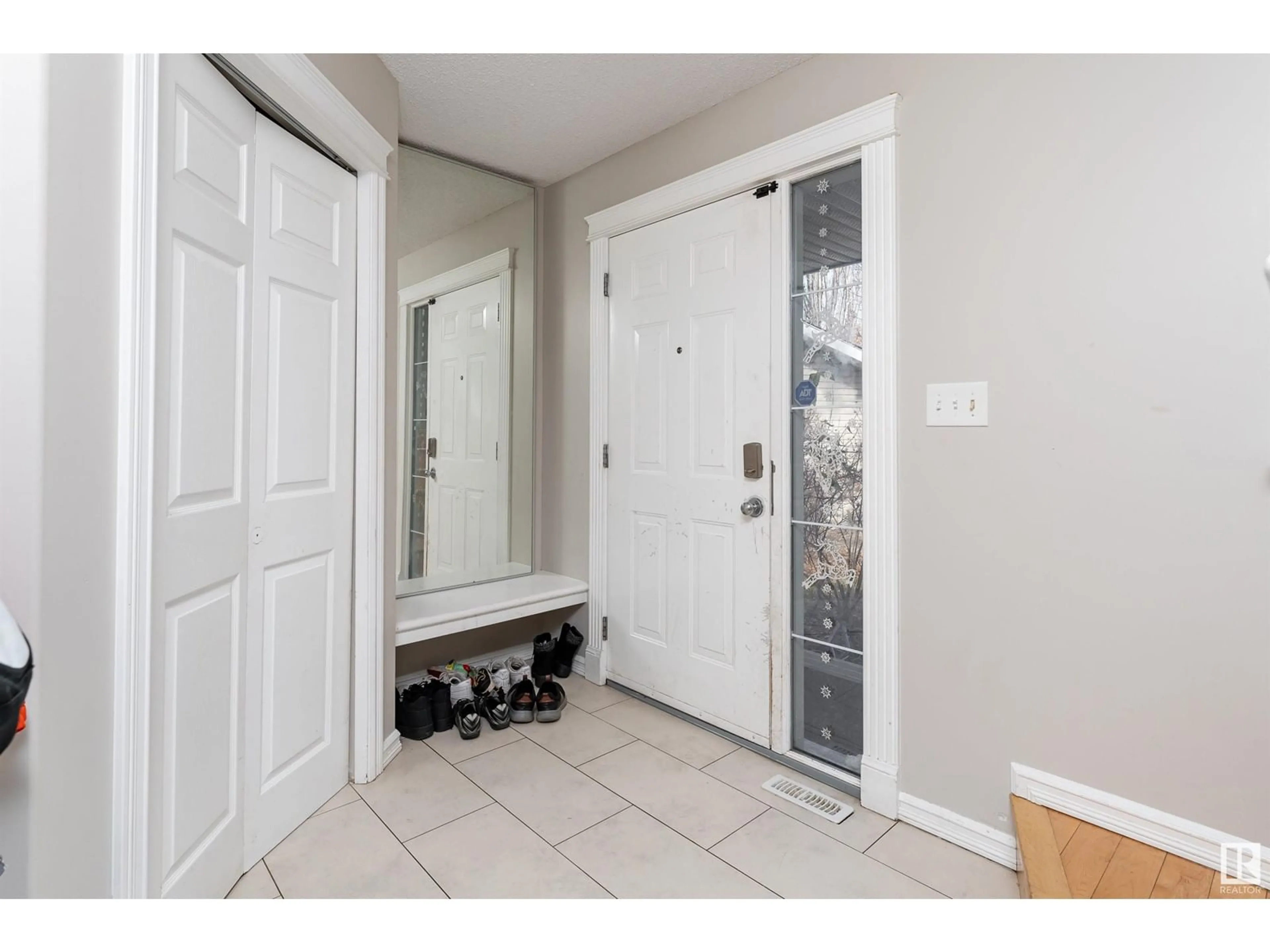 Indoor entryway, not visible floor for 8732 10 AV SW, Edmonton Alberta T6X1J6