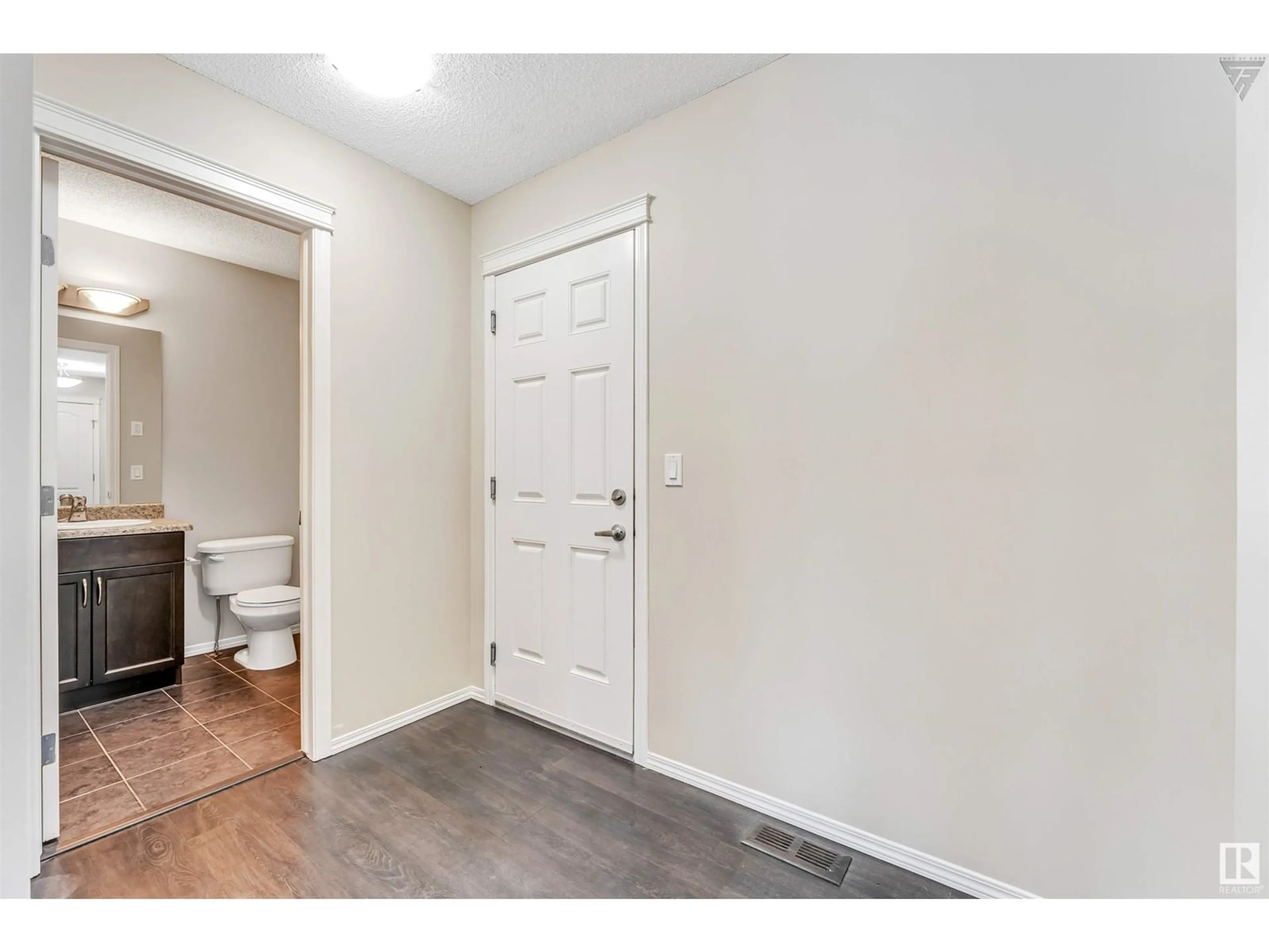 Indoor entryway, unknown floor for 1963 51 ST SW, Edmonton Alberta T6X1Y4