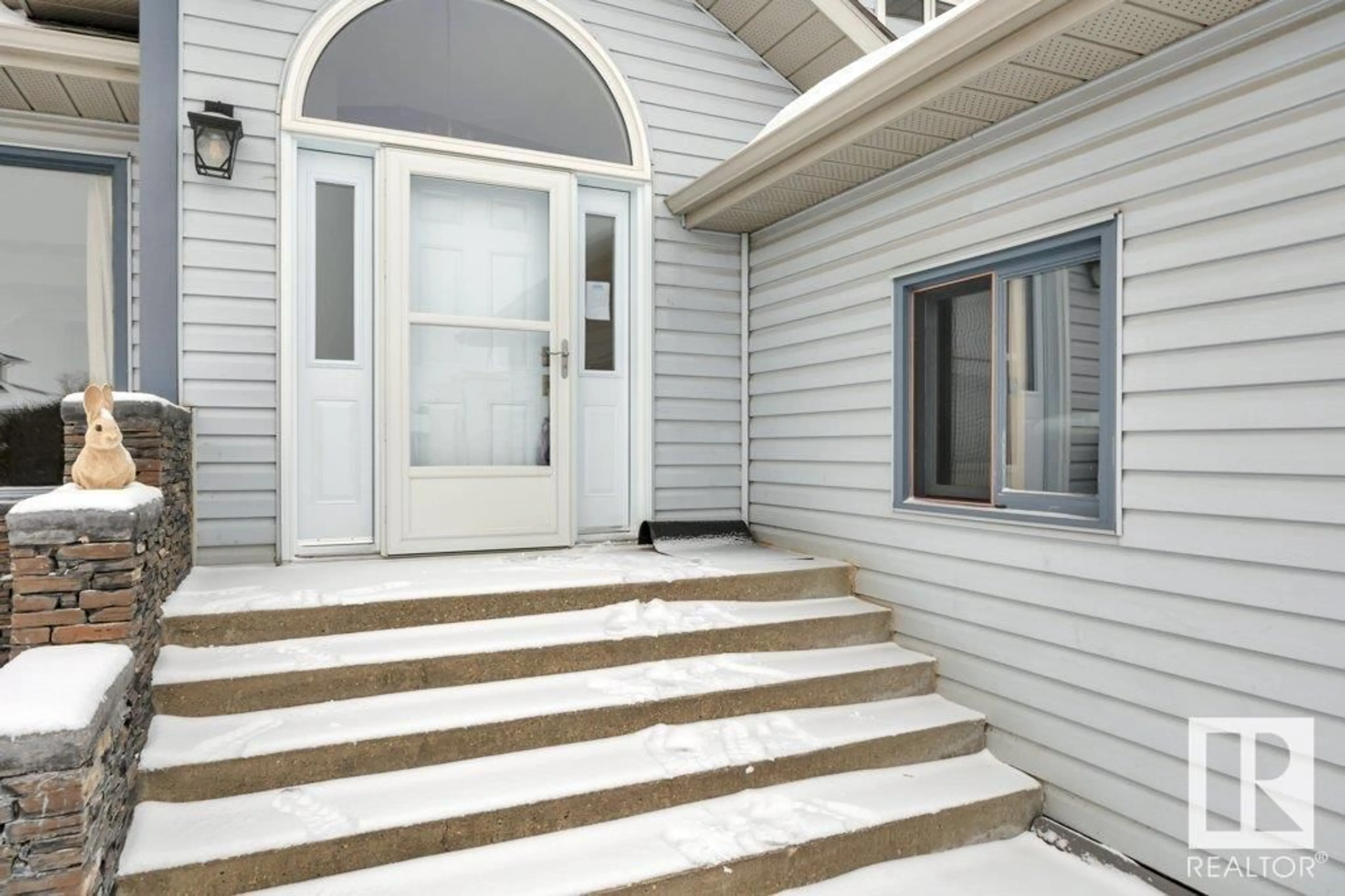 Indoor entryway, cement floor for 17 Notre Dame CR, Leduc Alberta T9E6H9