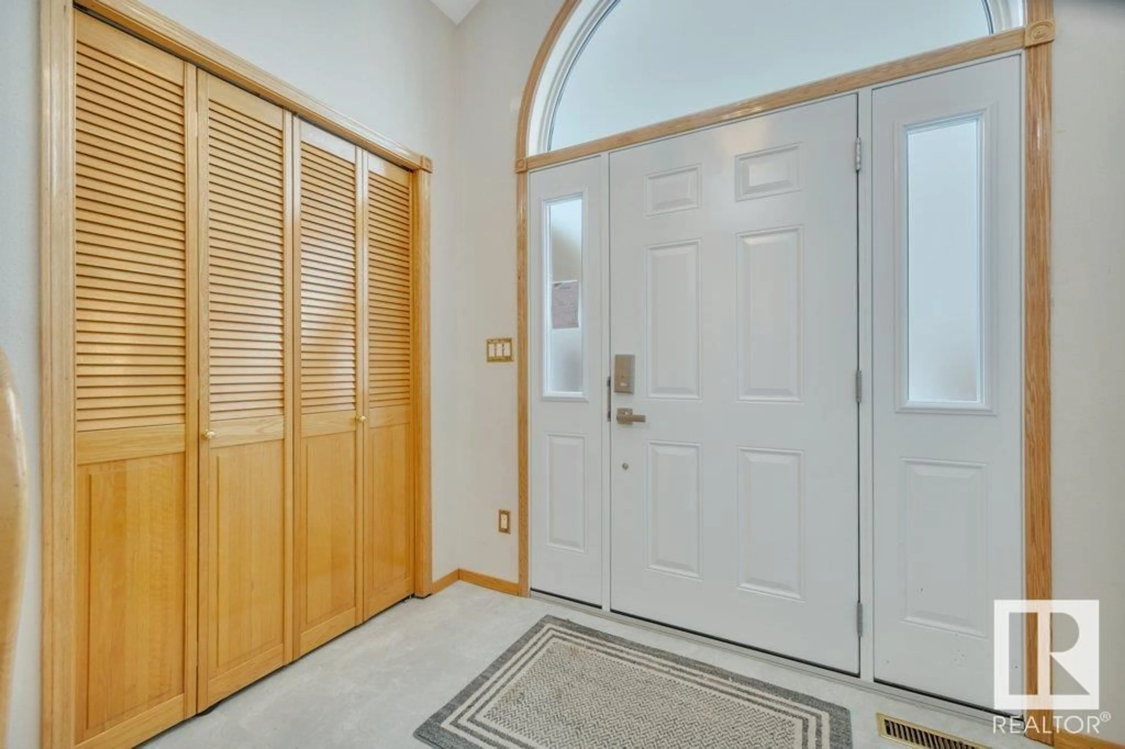 Indoor entryway, wood floors for 17 Notre Dame CR, Leduc Alberta T9E6H9