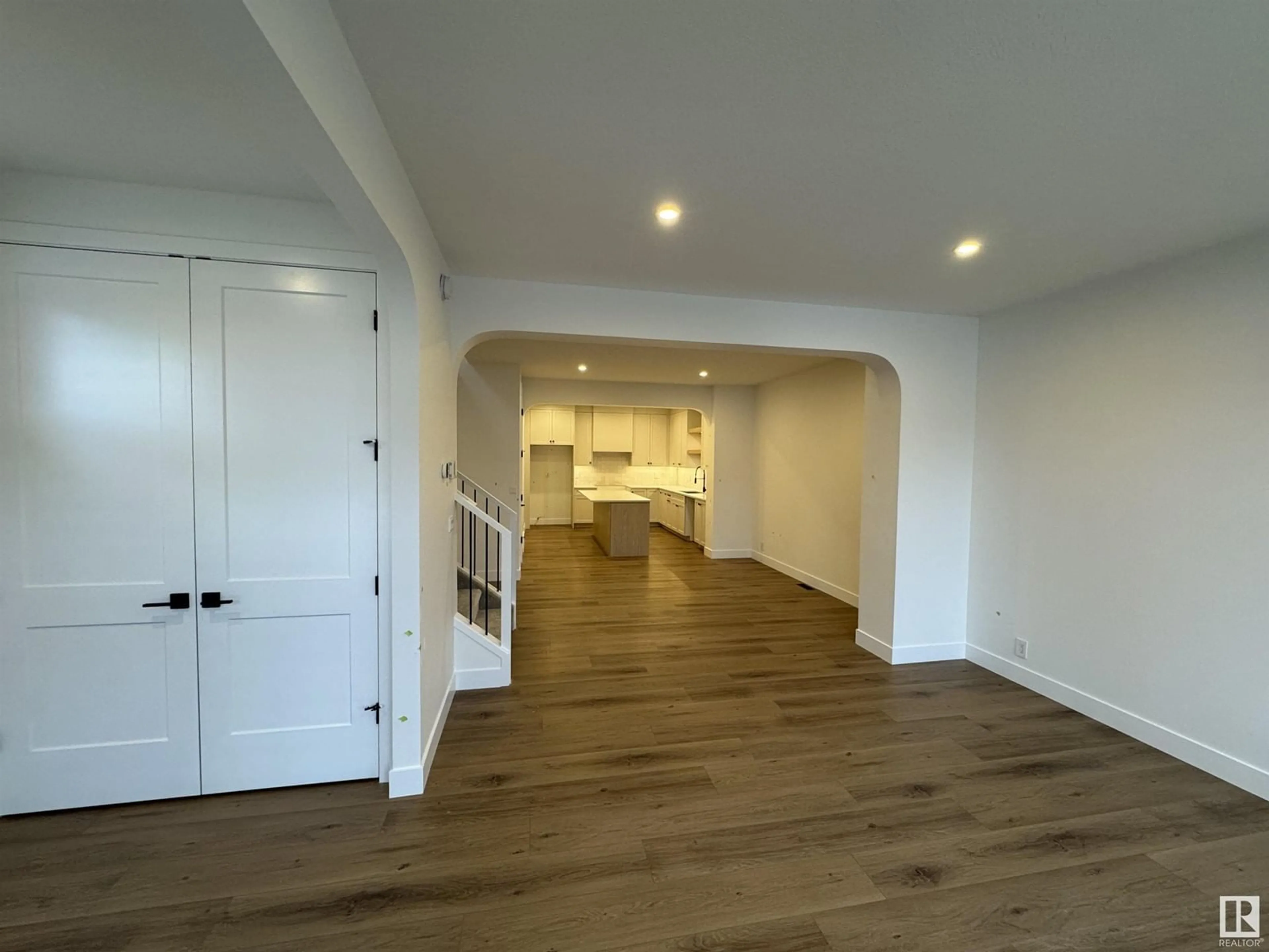 Indoor entryway, wood floors for 105 Newbury Ci, Sherwood Park Alberta T8B0C4