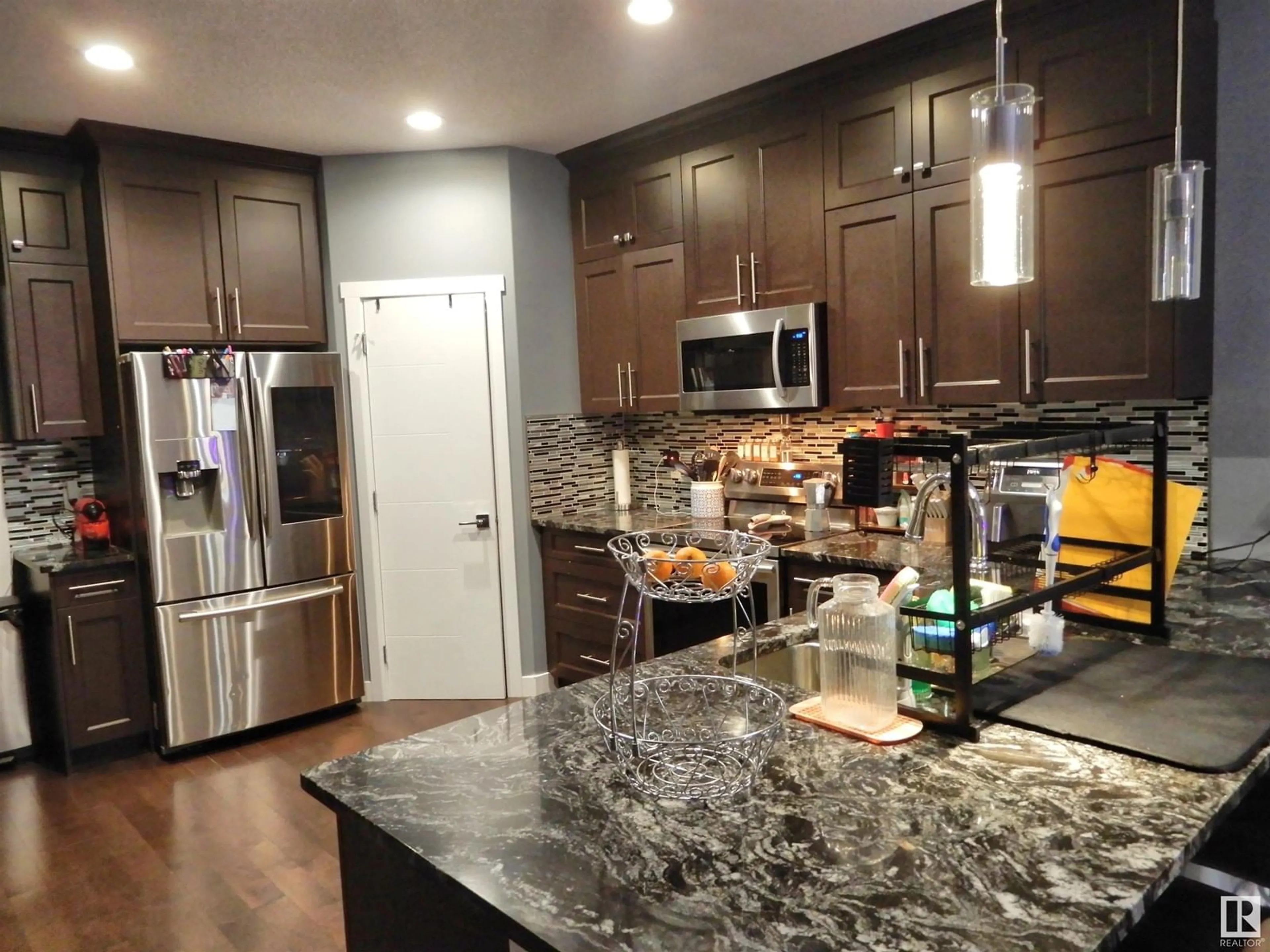 Open concept kitchen for 9806 106 AV, Morinville Alberta T8R2P2