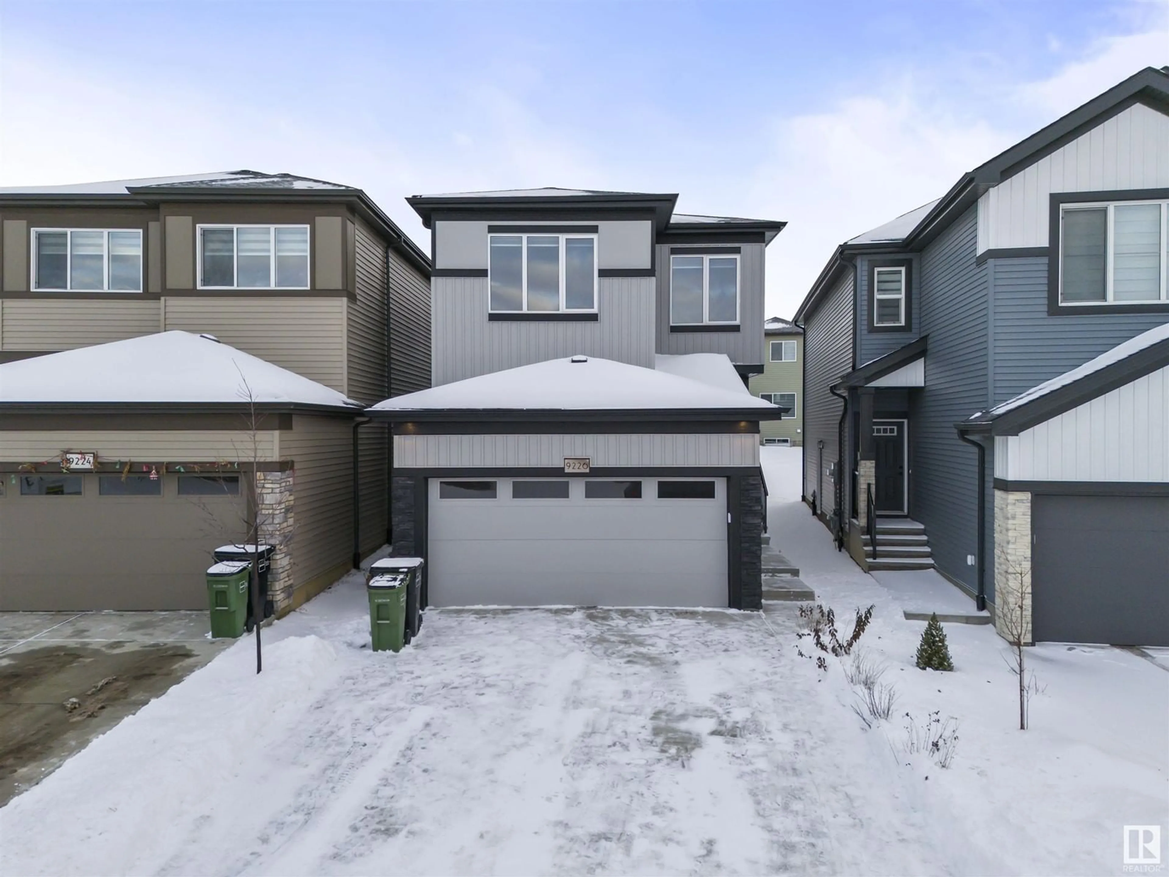 Frontside or backside of a home, the street view for 9226 PEAR DR SW, Edmonton Alberta T6X2Z4