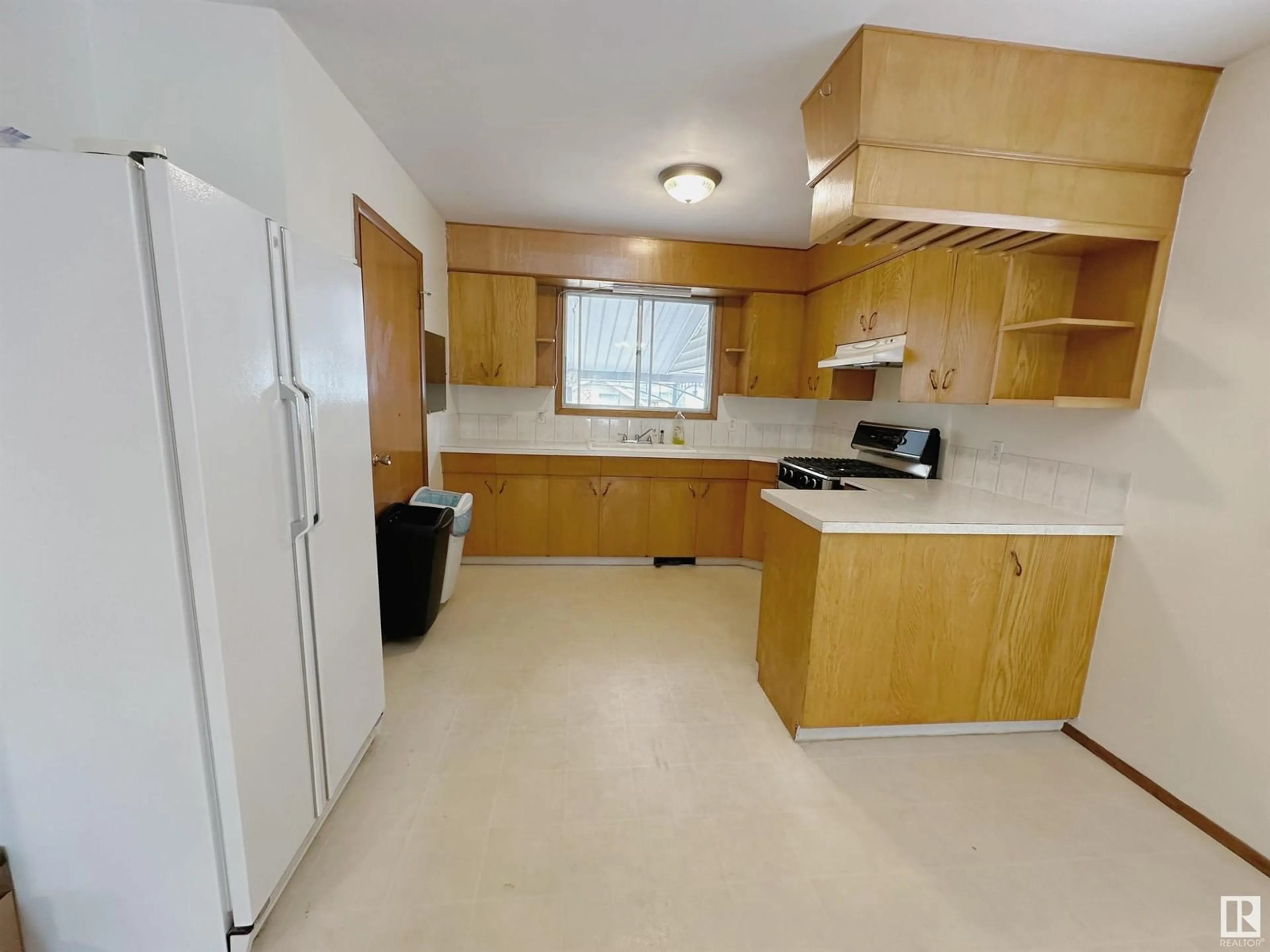 Standard kitchen, not visible floor, cottage for 10570 62 AV NW, Edmonton Alberta T6H1M4