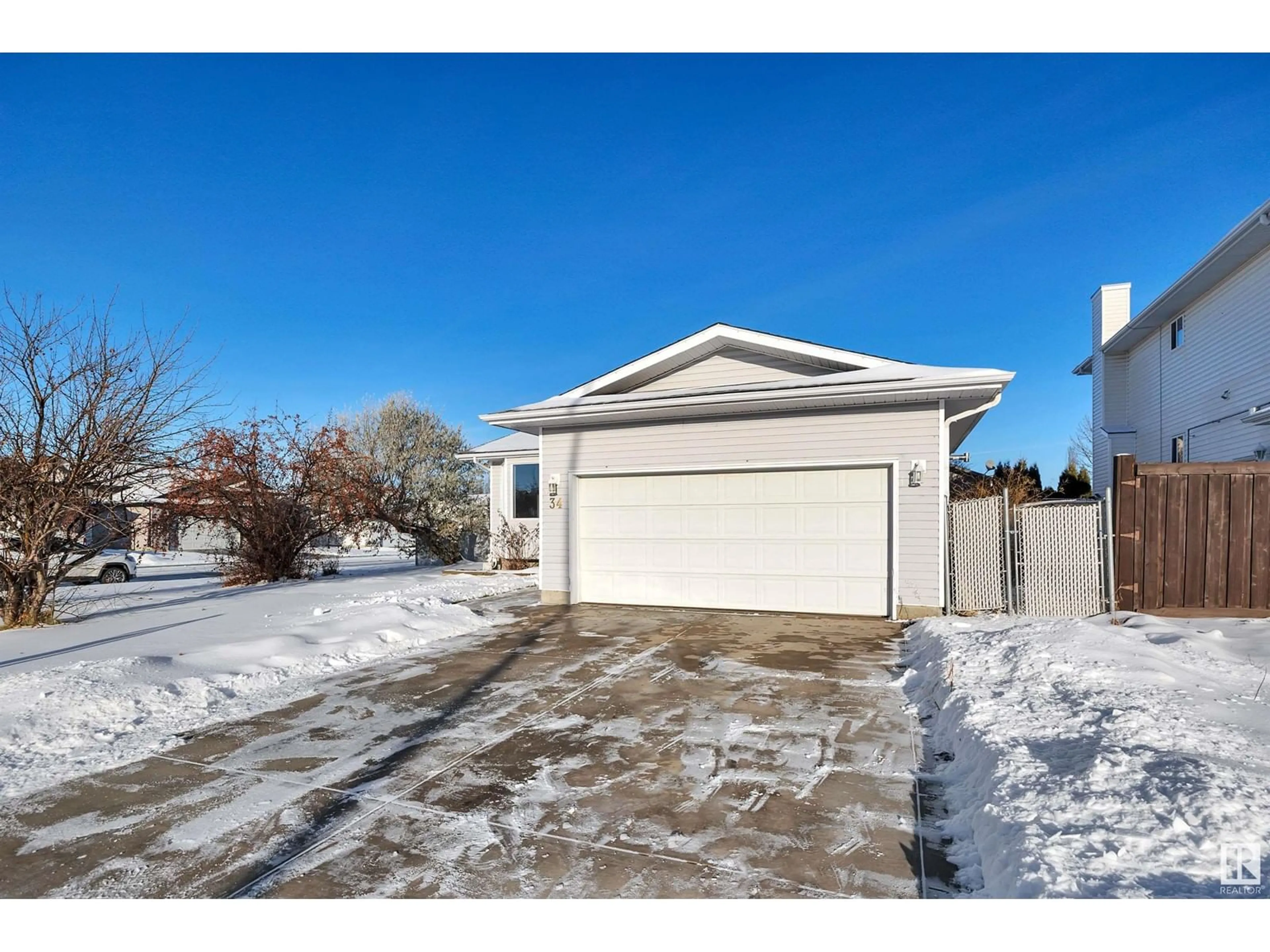 A pic from exterior of the house or condo, the street view for 34 Parkview Crescent, Calmar Alberta T0C0V0