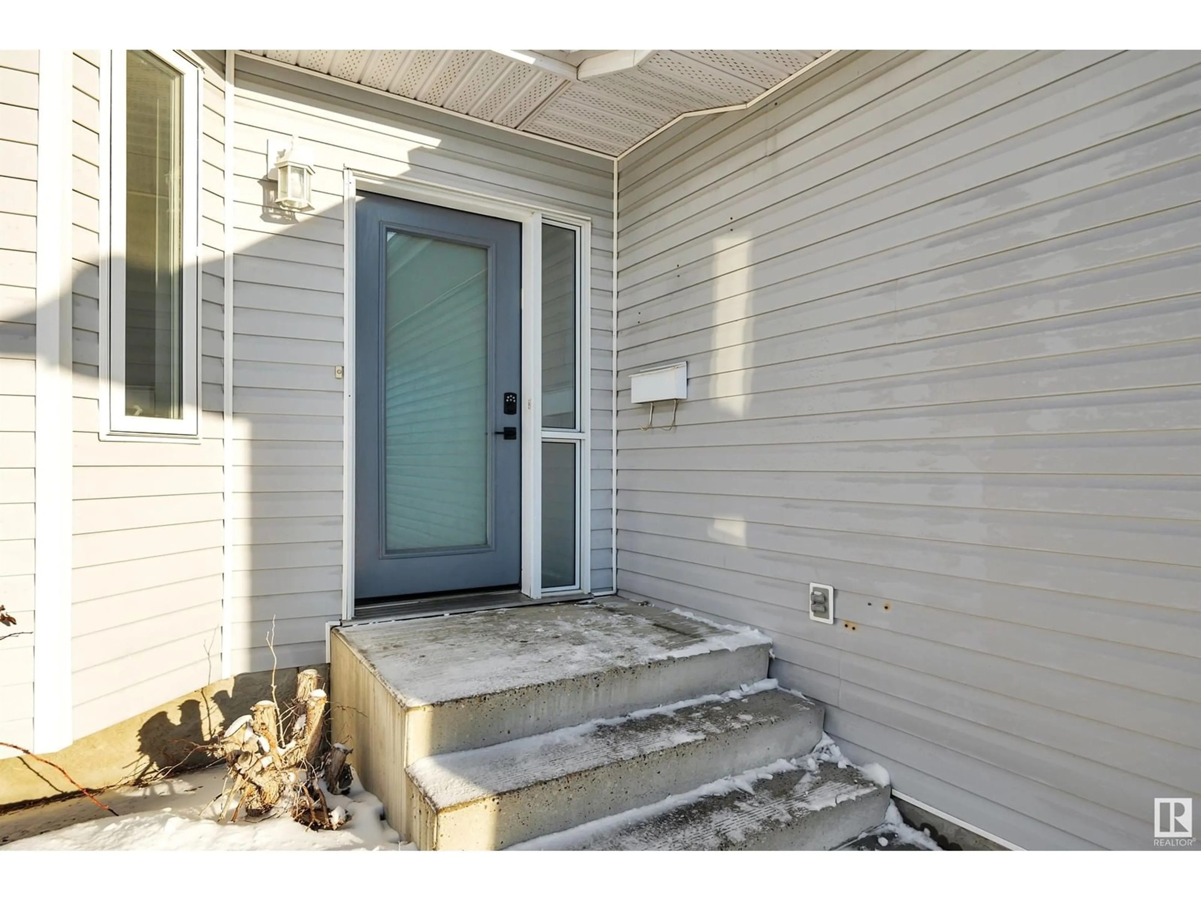 Indoor entryway, cement floor for 34 Parkview Crescent, Calmar Alberta T0C0V0