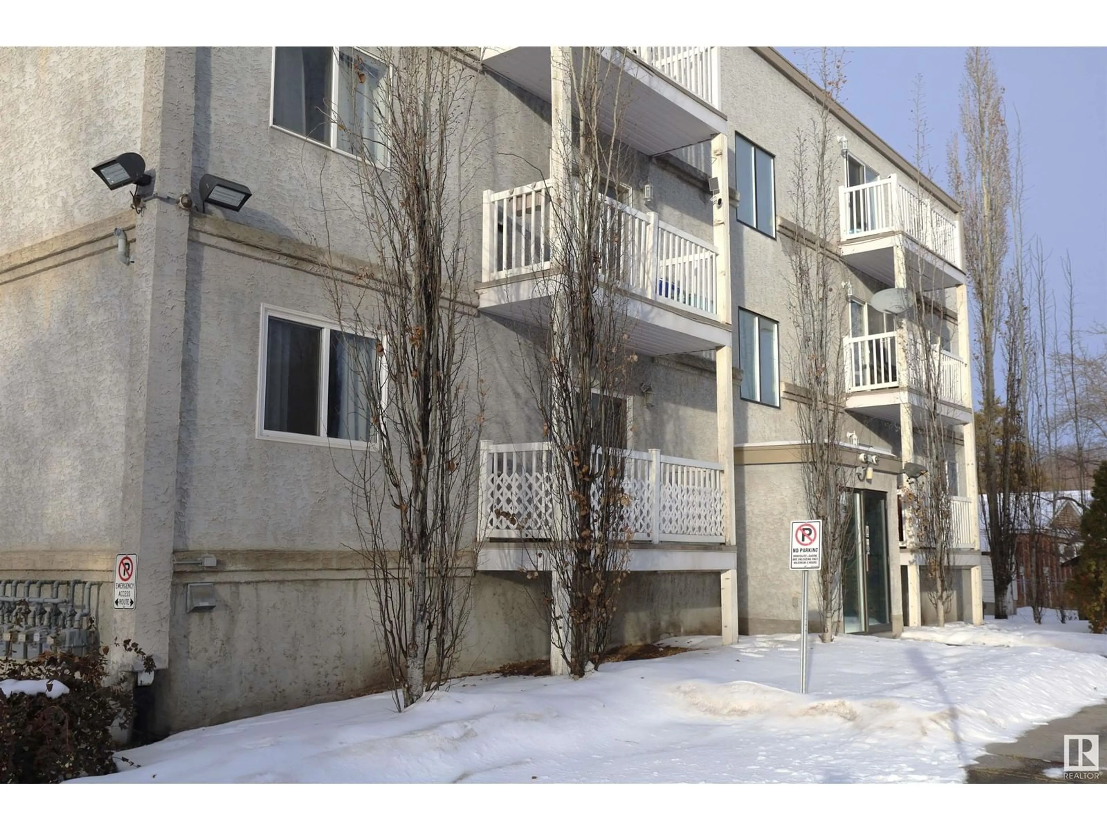 A pic from exterior of the house or condo, the front or back of building for #204 11825 71 ST NW, Edmonton Alberta T5B5B4